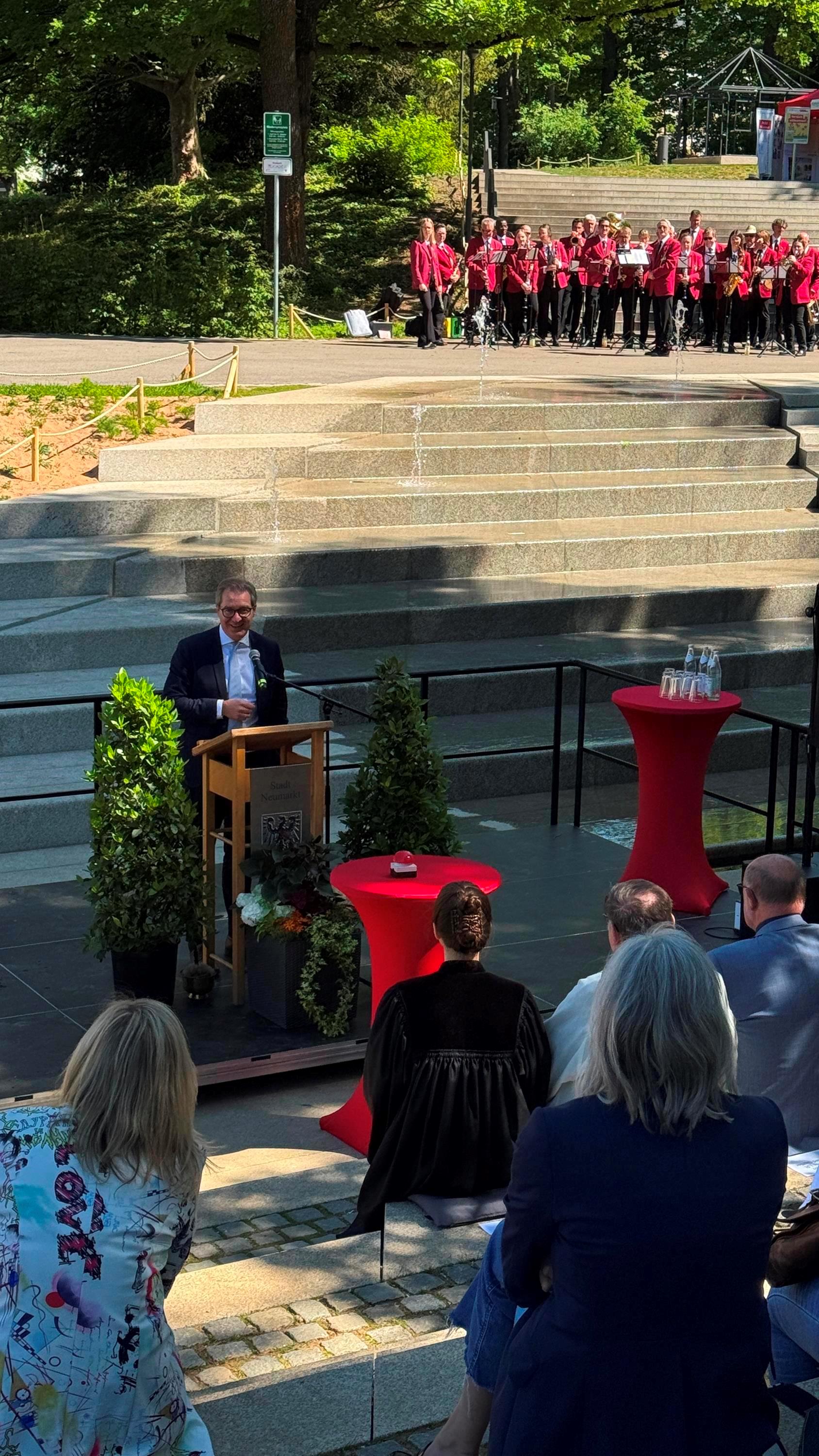 Oberbürgermeister Markus Ochsenkühn nach der gelungenen Einweihung des neuen Stadtparks.