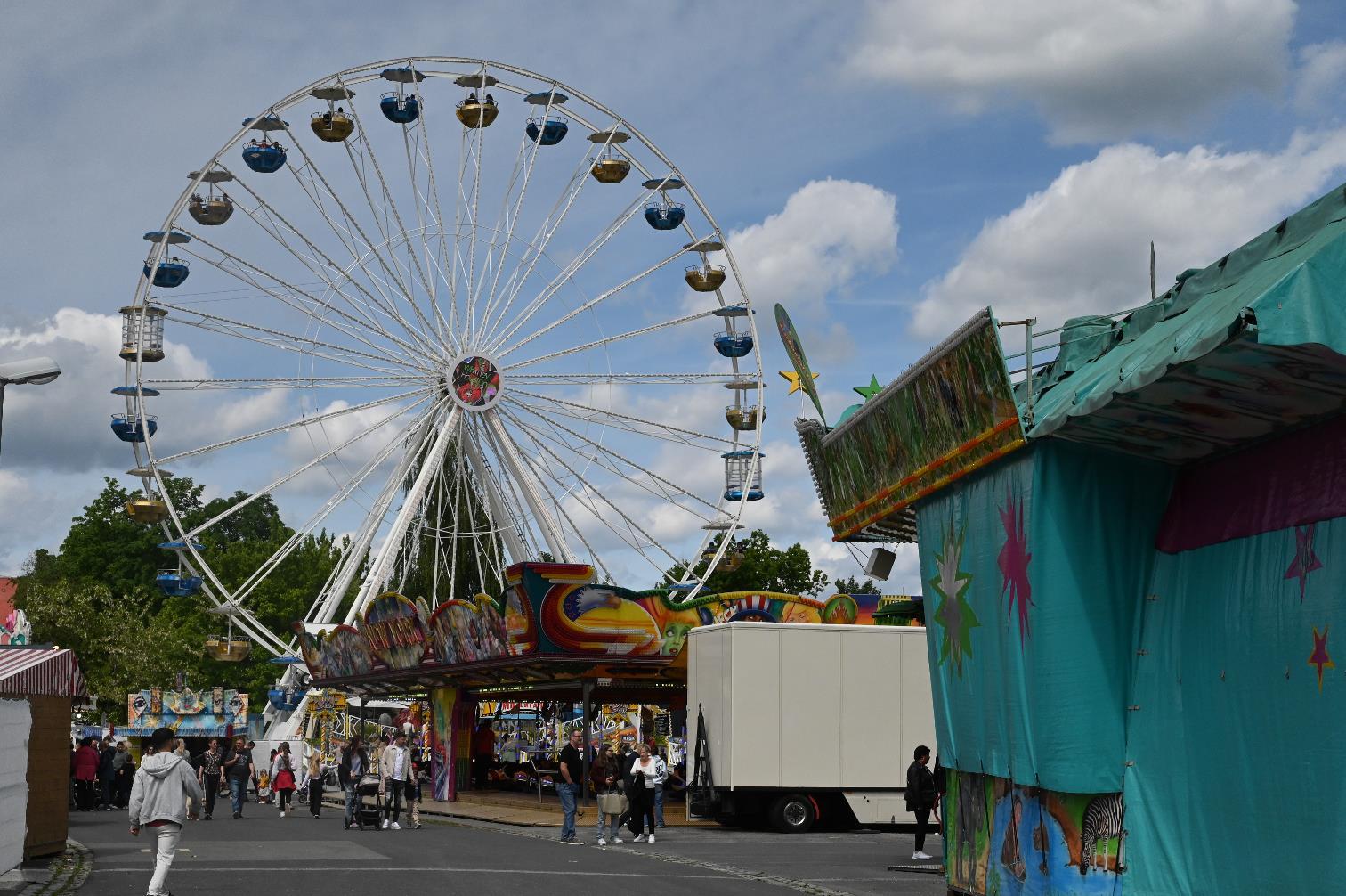 Frühlingsfest 2025 Freigelände Festbetrieb Mandel 155