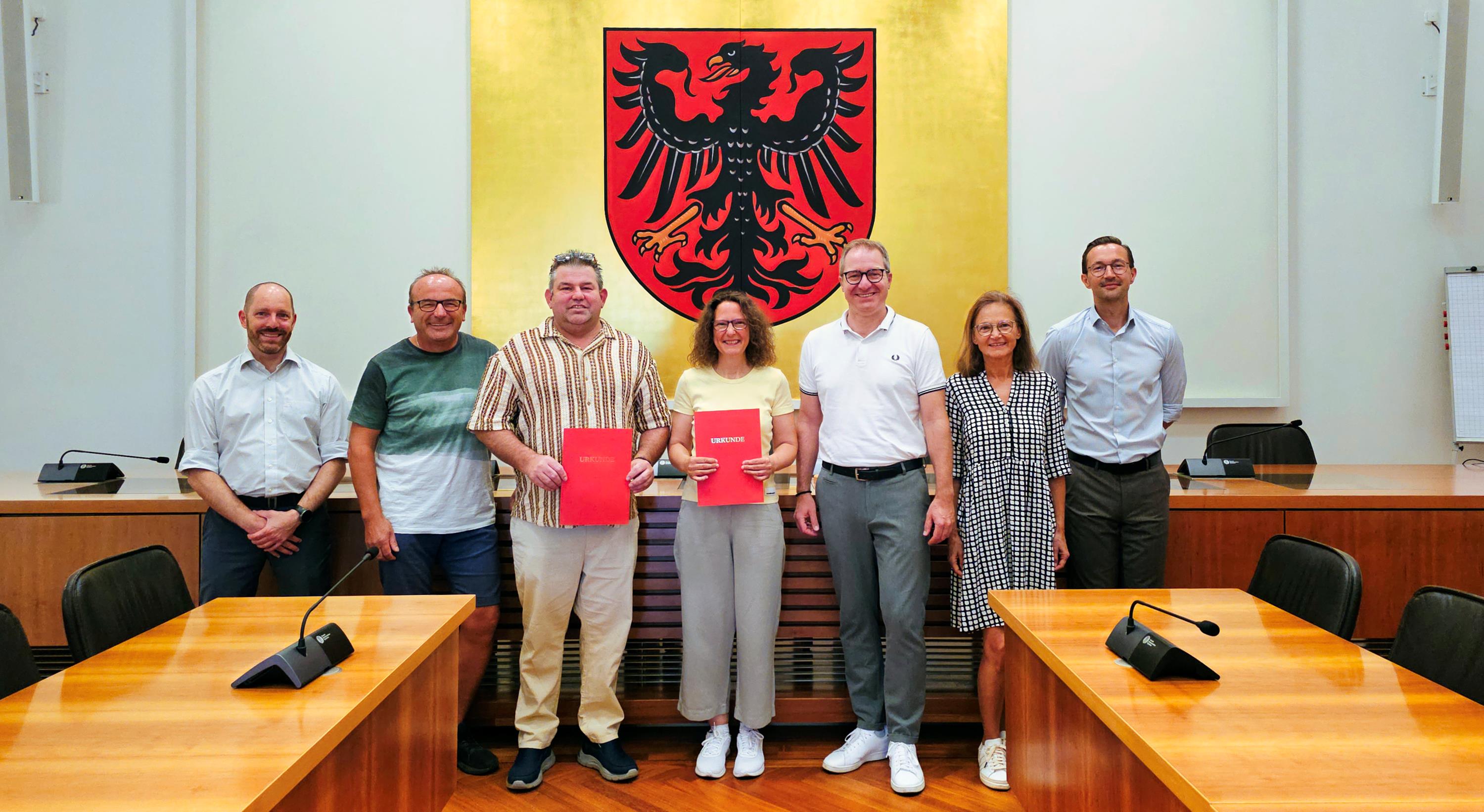 Oberbürgermeister Markus Ochsenkühn gratuliert zum Dienstjubiläum