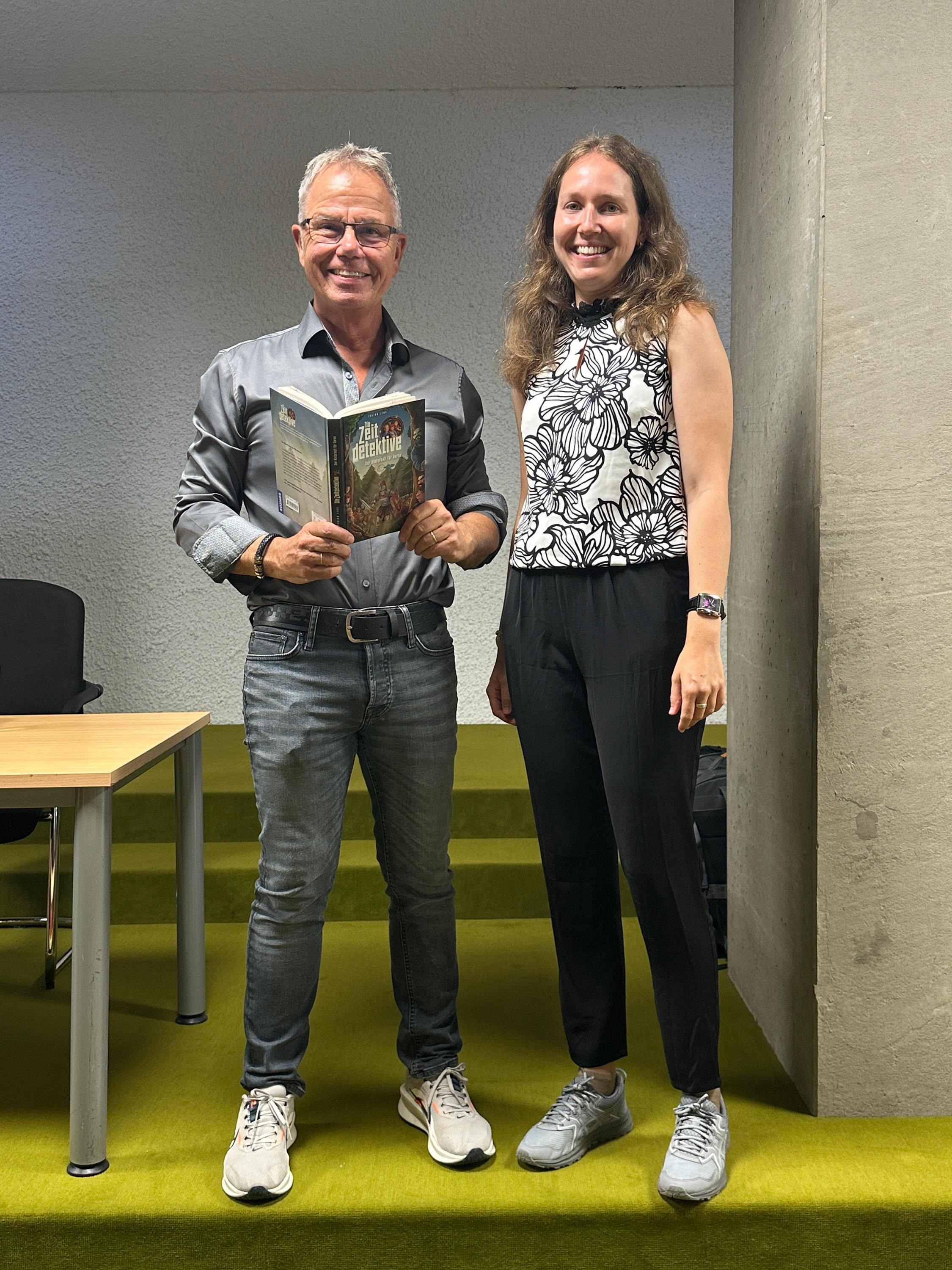 Schüler in der Stadtbibliothek: Autorenlesung mit Fabian Lenk