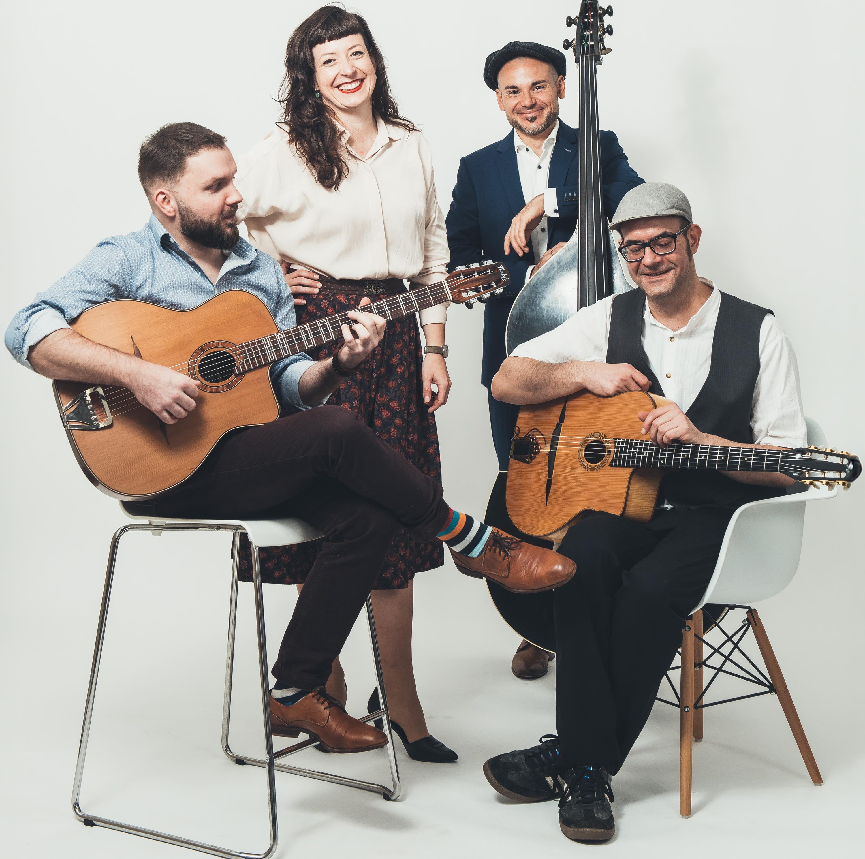 Ca bouge! – Swing & Jazz Manouche – Foto: Sebastian Schieder Ca bouge! – Swing & Jazz Manouche – Foto: Sebastian Schieder