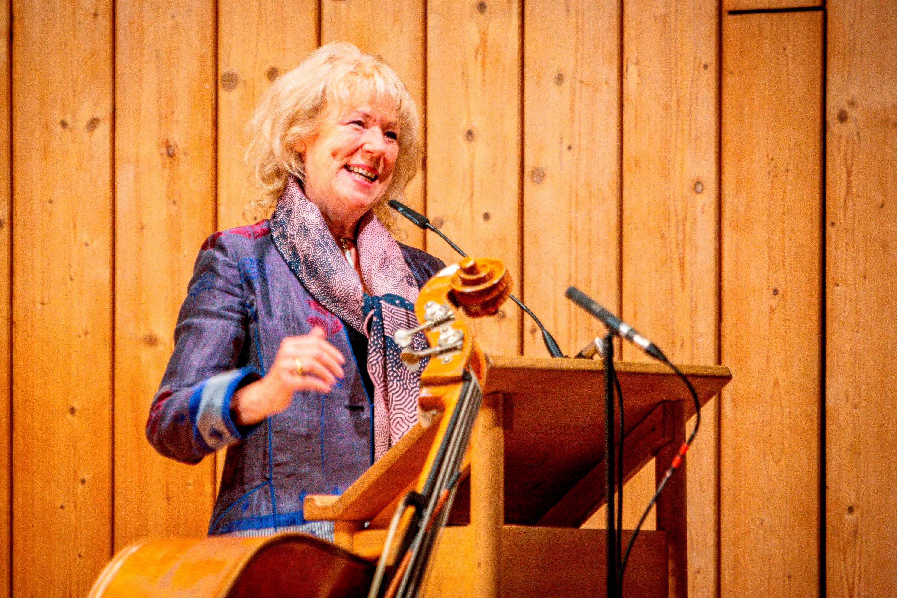 Prof. Dr. Edith Wiens, die künstlerische Leiterin der Internationalen Meistersinger-Akademie in Neumarkt, freut sich riesig über den Erfolg der Absolventen. Foto: Marcus Rebmann Leider haben wir keinen Alternativtext zu diesem Bild, aber wir arbeiten daran.