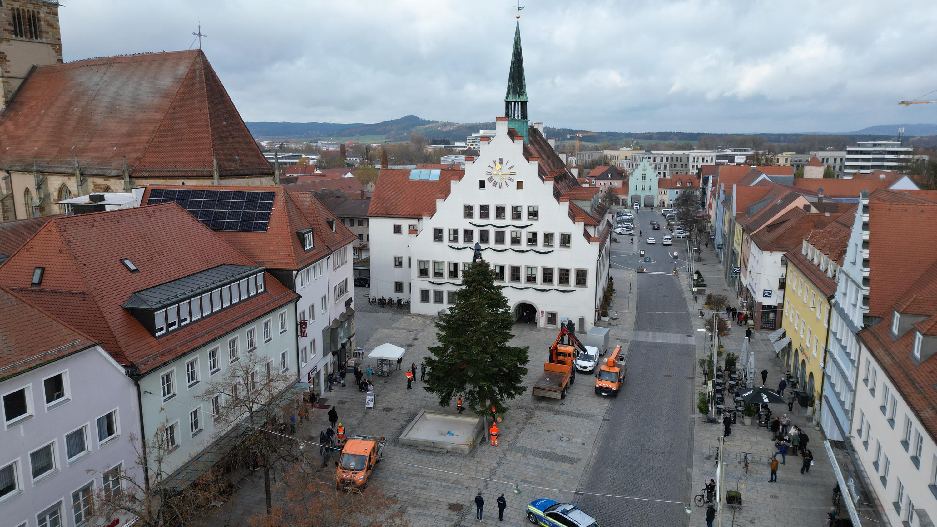 PM Aufstellung Christbaum Niebler (1)