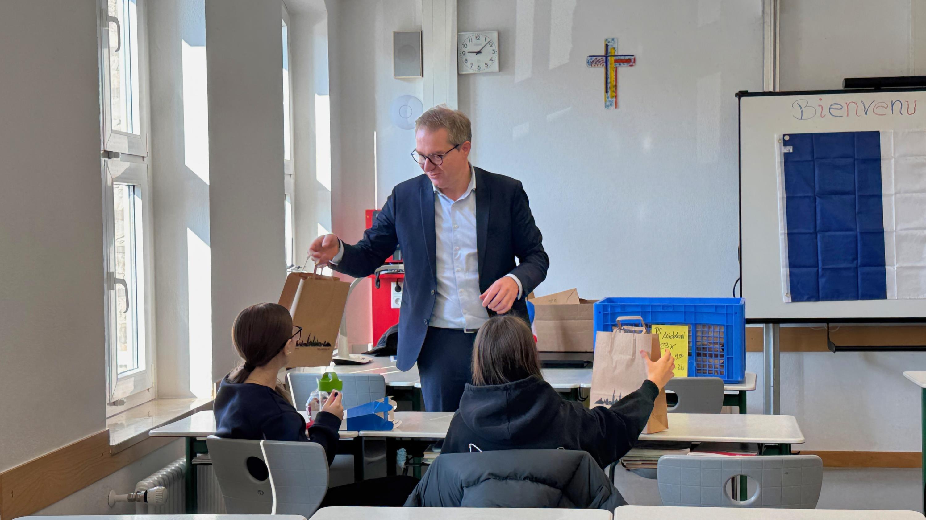 Übergabe Aktion Schultüte MRS