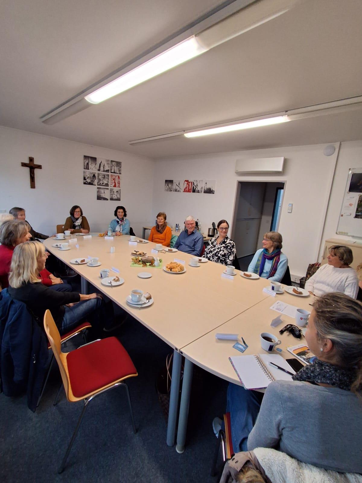 Erfahrung trifft auf frischen Wind: Austausch der Lernpatinnen und Lernpaten im Bürgerhaus Neumarkt