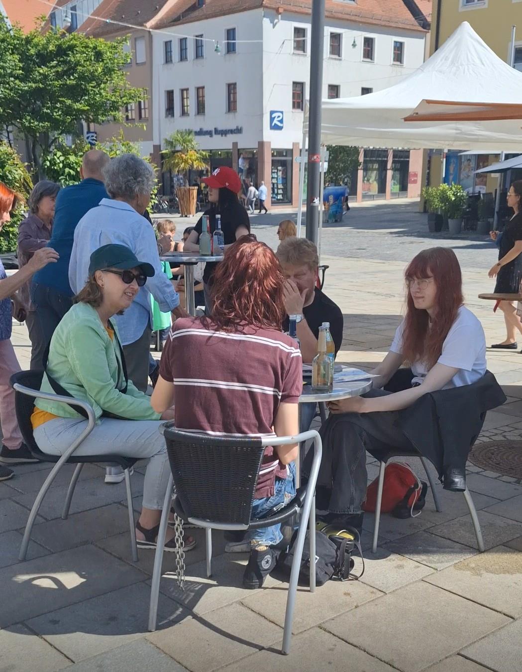 „Boomer meets Zoomer“ – Speeddating bringt Generationen miteinander ins Gespräch