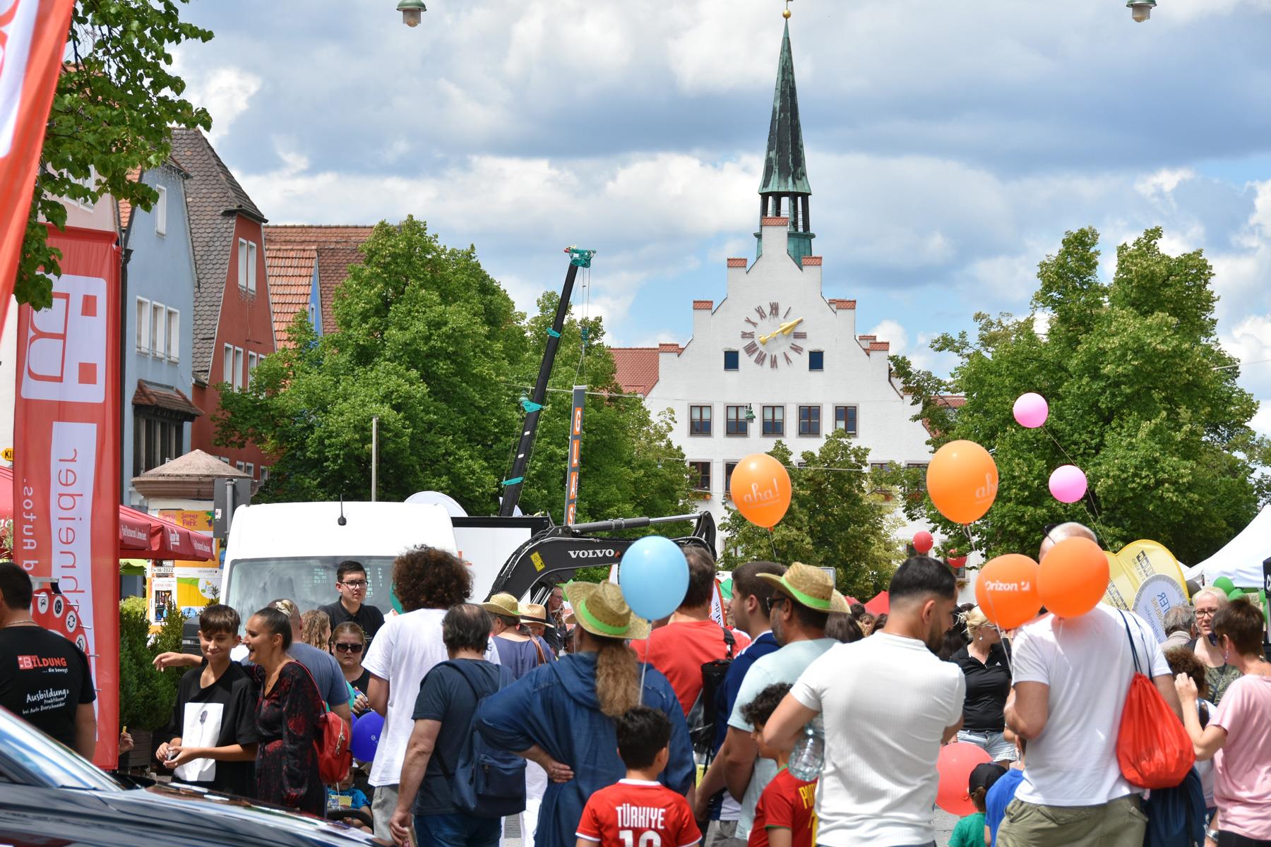 Neumarkt verwandelt sich erneut zur Karrieremeile