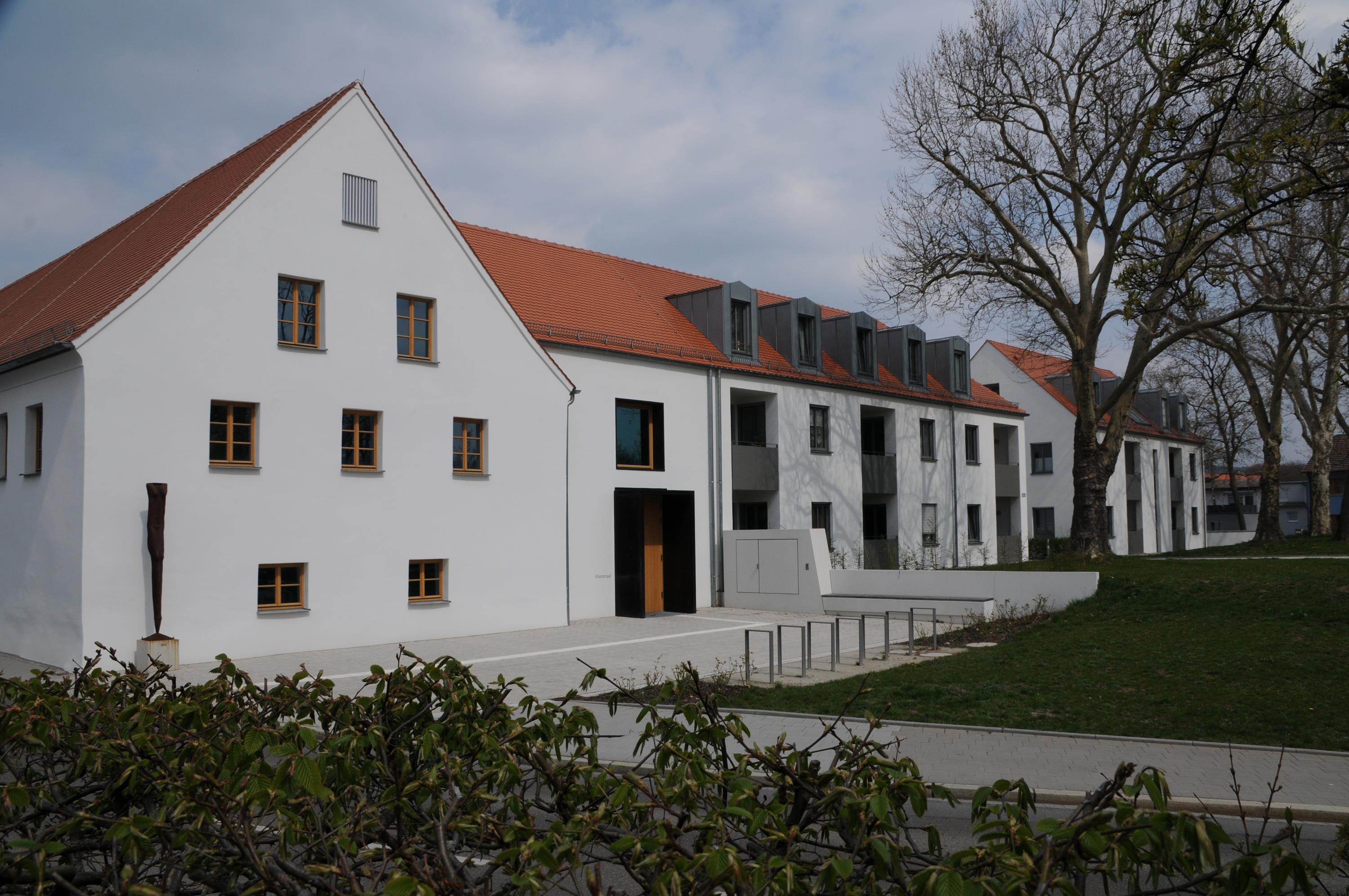 Neumarkt Christuskirche Mit Evang Zentrum 01
