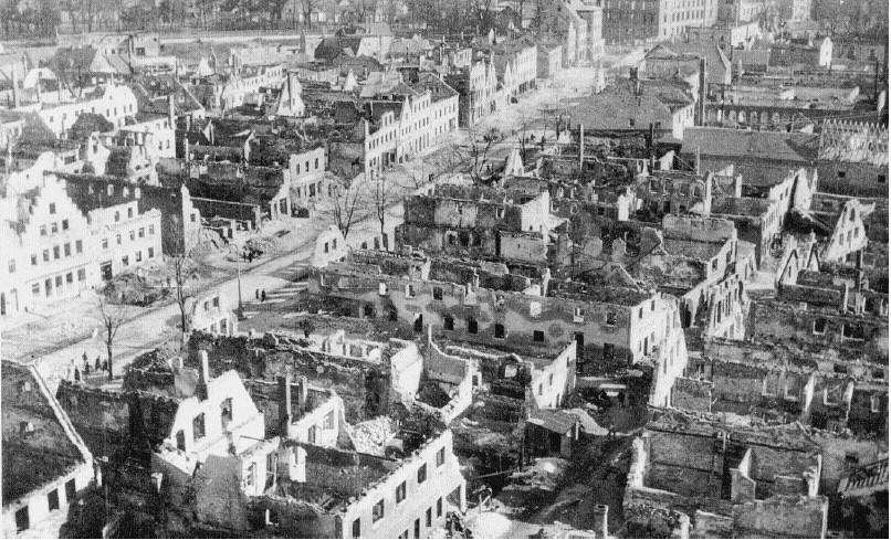 Die zerstörte Altstadt nach dem Zweiten Weltkrieg