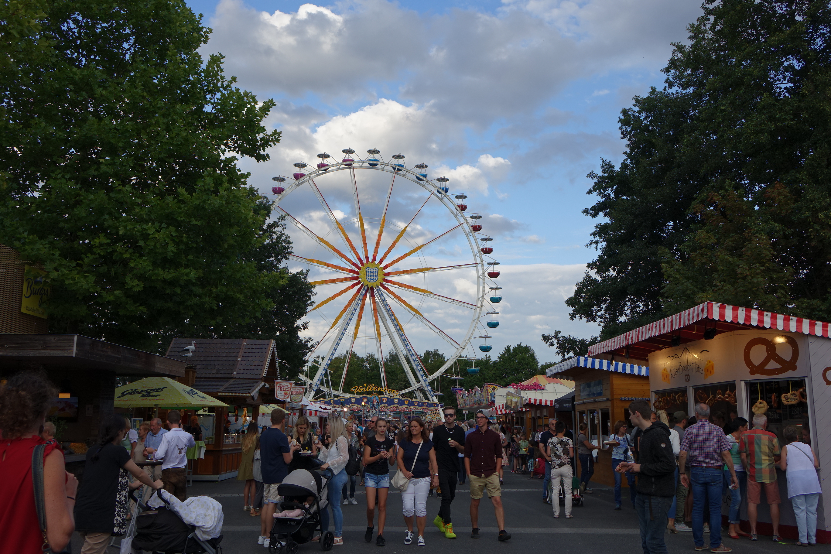 Verkaufsstart der Gutscheine für alle Essenstände beim JURA-Volksfest