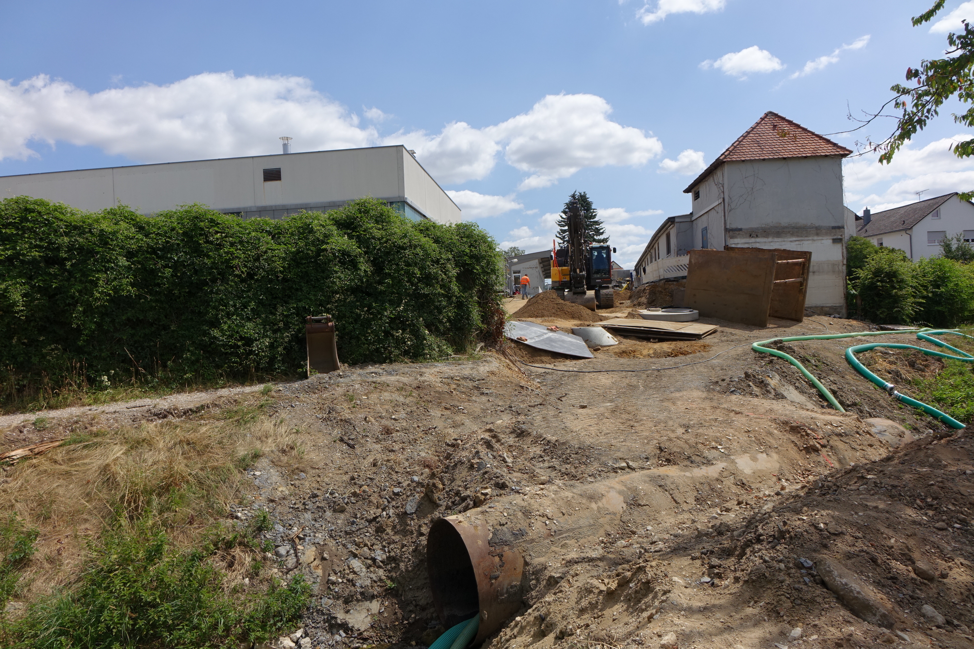 Kanalanbindung aus Eggenstraße.JPG Leider haben wir keinen Alternativtext zu diesem Bild, aber wir arbeiten daran.