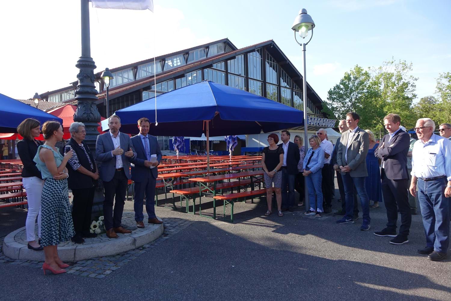Herbert-Fischer-Platz benannt | Stadt Neumarkt