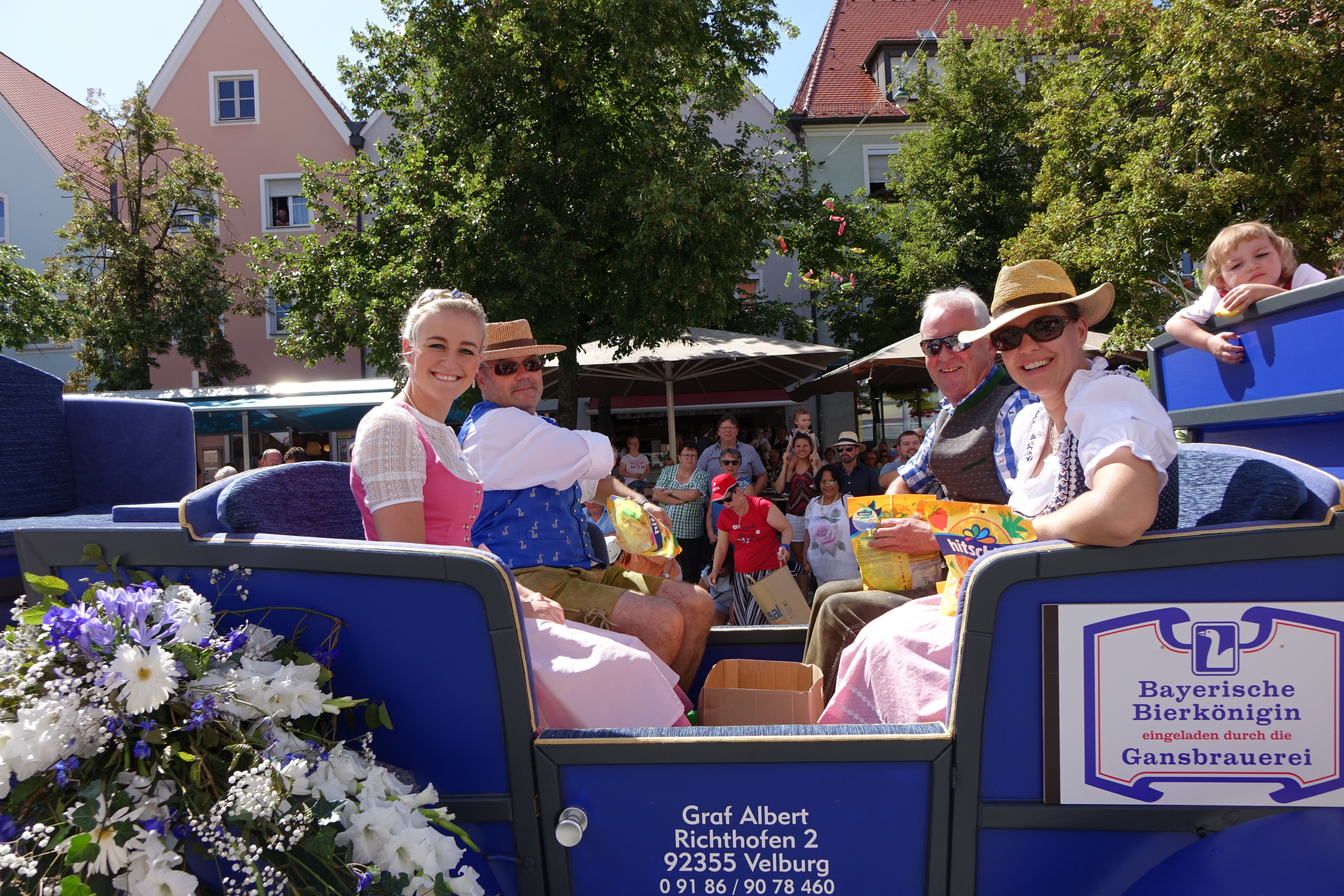 Die Bayerische Bierkönigin in Rosa in der Festkutsche der Gansbrauerei, Foto: Dr. Franz Janka Leider haben wir keinen Alternativtext zu diesem Bild, aber wir arbeiten daran.