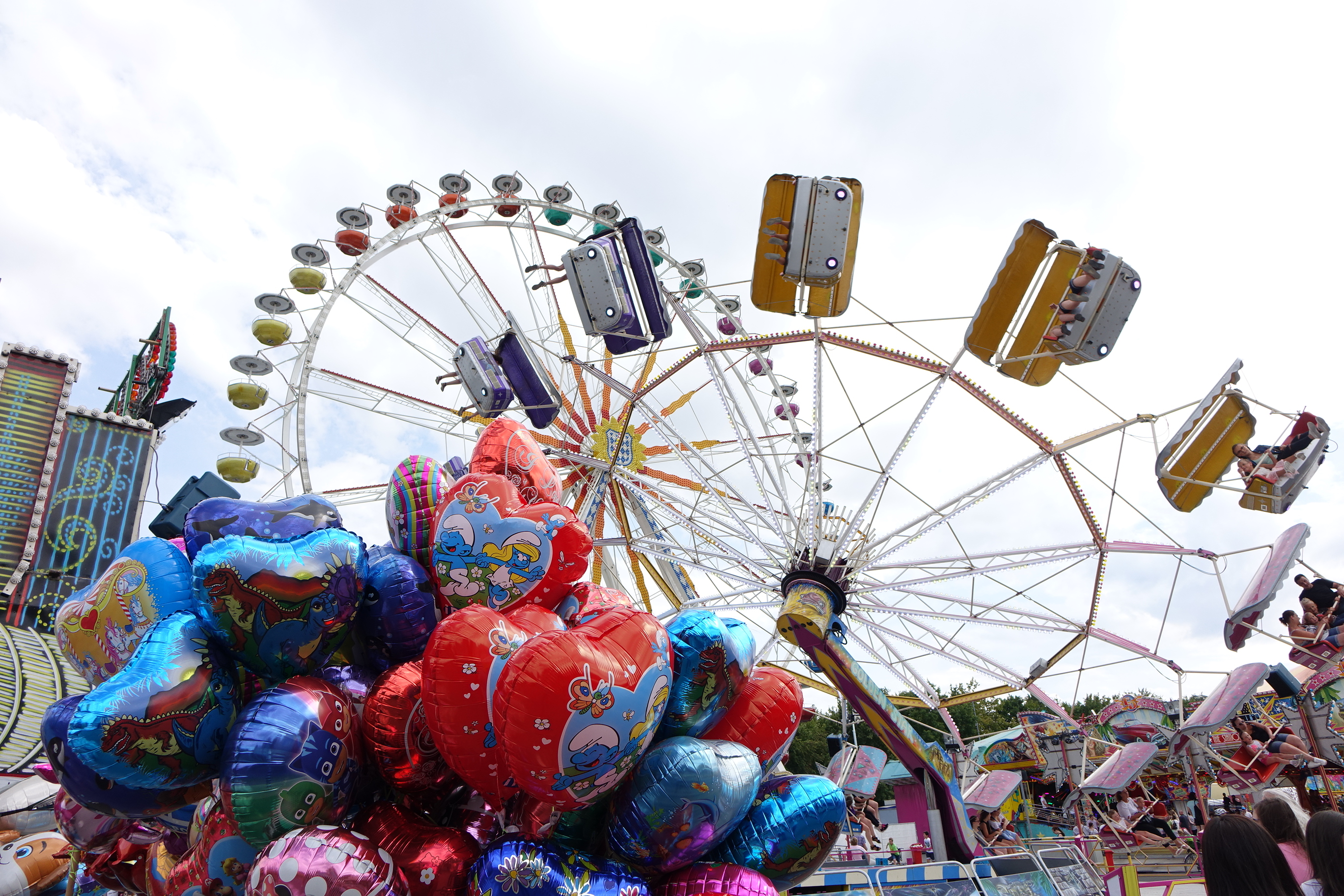 Erster Familiennachmittag beim Volksfest: DONIKKL und halbe Fahrpreise locken