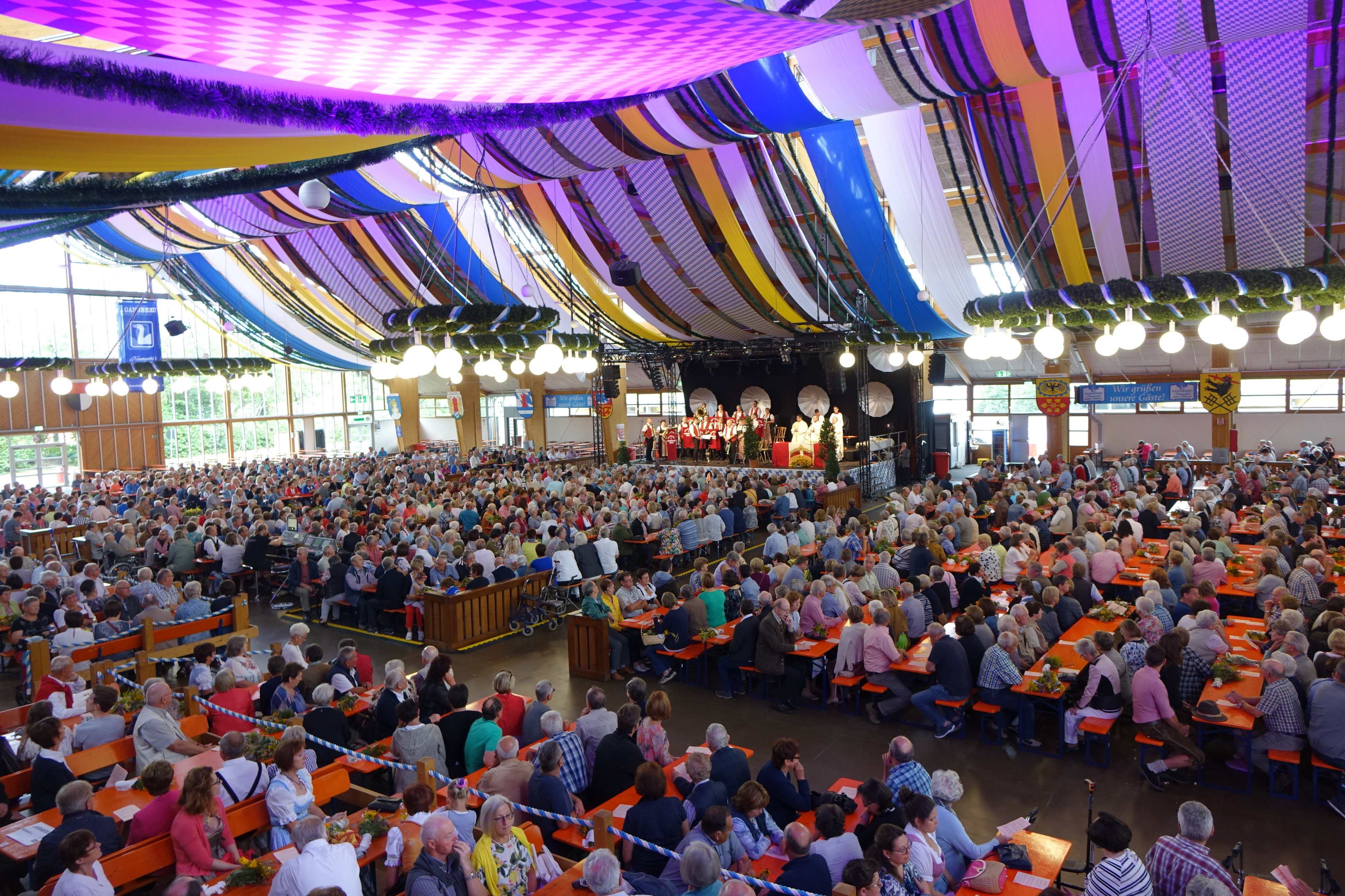 Rund 2.000 kamen zum Gottesdienst, Foto: Dr. Franz Janka Leider haben wir keinen Alternativtext zu diesem Bild, aber wir arbeiten daran.
