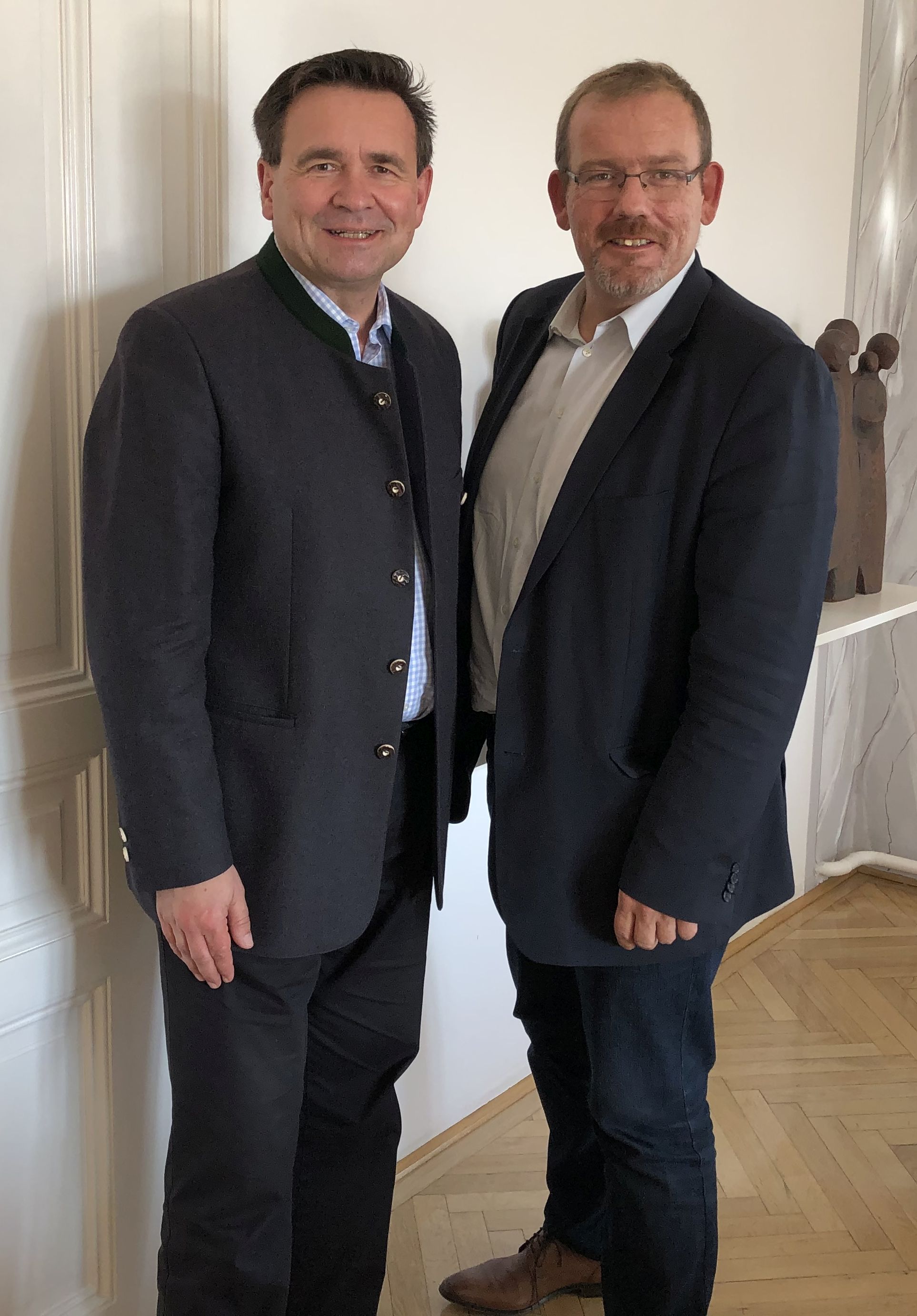 Neuer Bürgermeister.jpg Leider haben wir keinen Alternativtext zu diesem Bild, aber wir arbeiten daran.