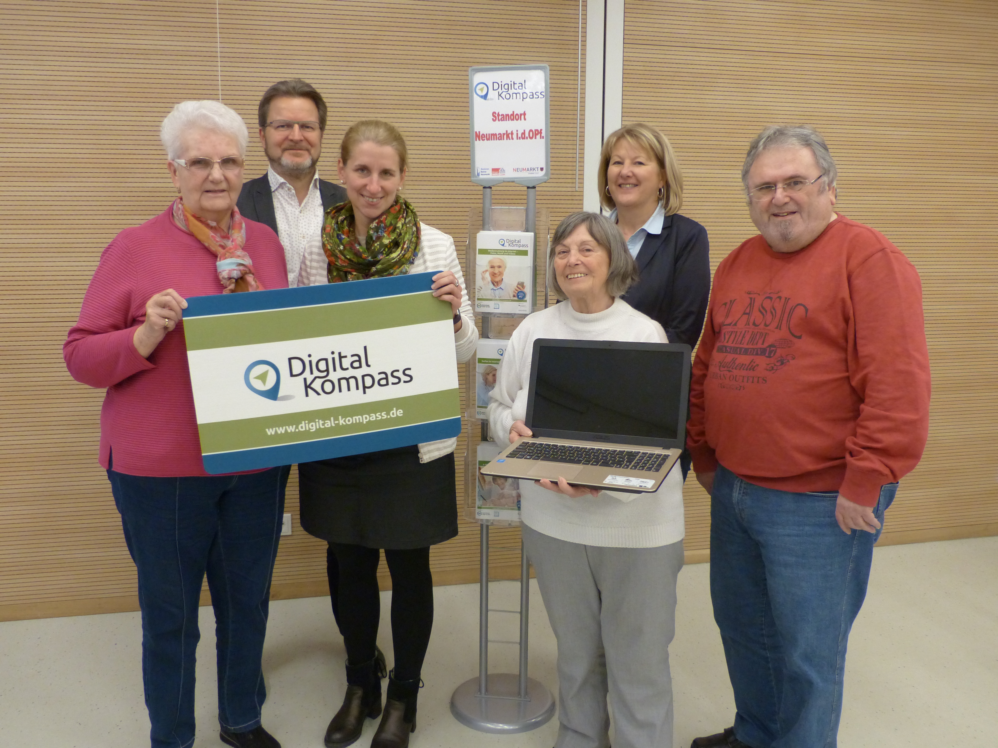 Digital-Kompass Standort im Bürgerhaus Neumarkt i.d.OPf. eröffnet: Neuer Treffpunkt für alle Fragen rund ums Internet und Co.