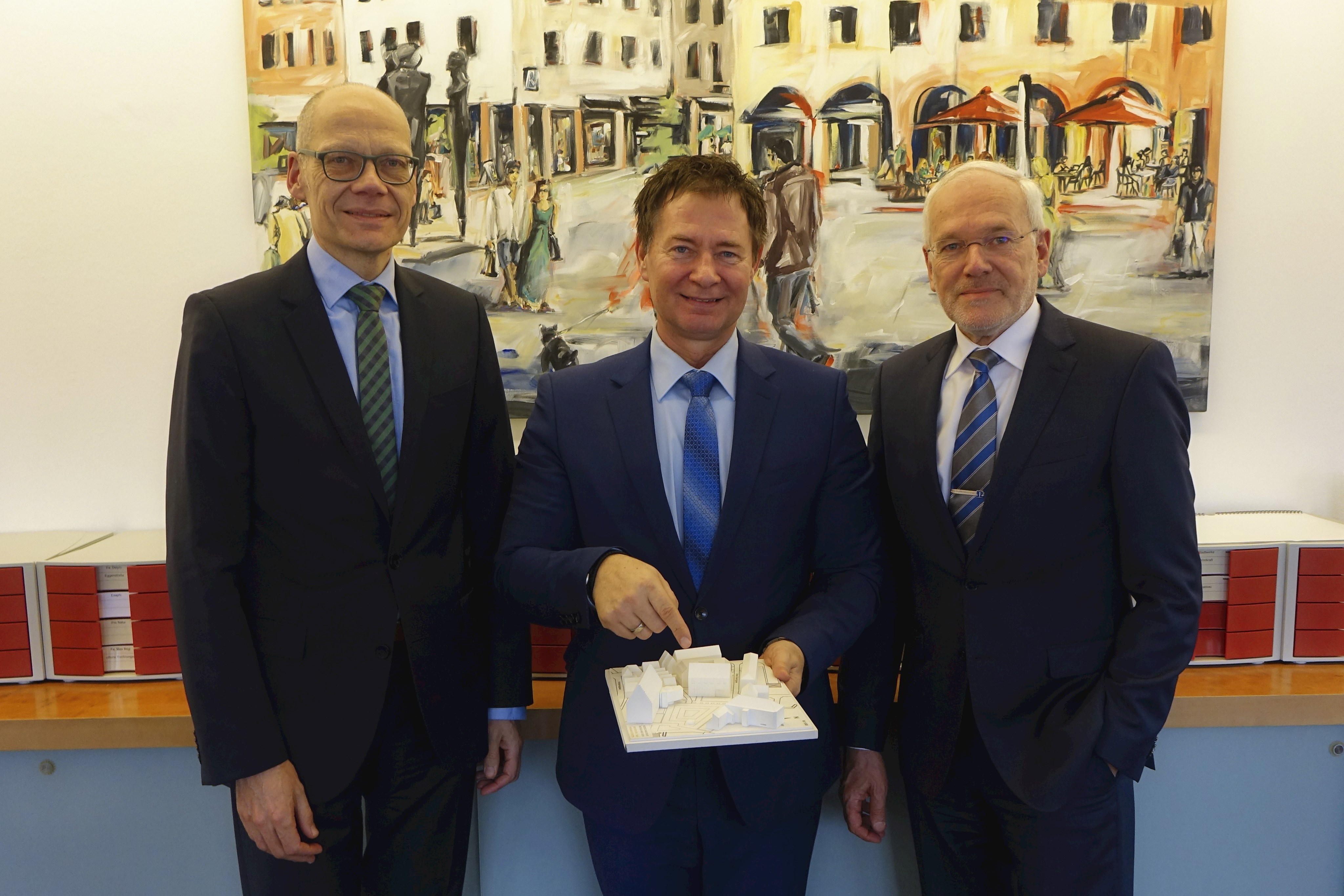 Prof. Dr. Niels Oberbeck, Oberbürgermeister Thomas Thumann, Prof. Dr. Michael Braun (von links)
Foto: Stephan Dierlamm/Stadt Neumarkt Leider haben wir keinen Alternativtext zu diesem Bild, aber wir arbeiten daran.