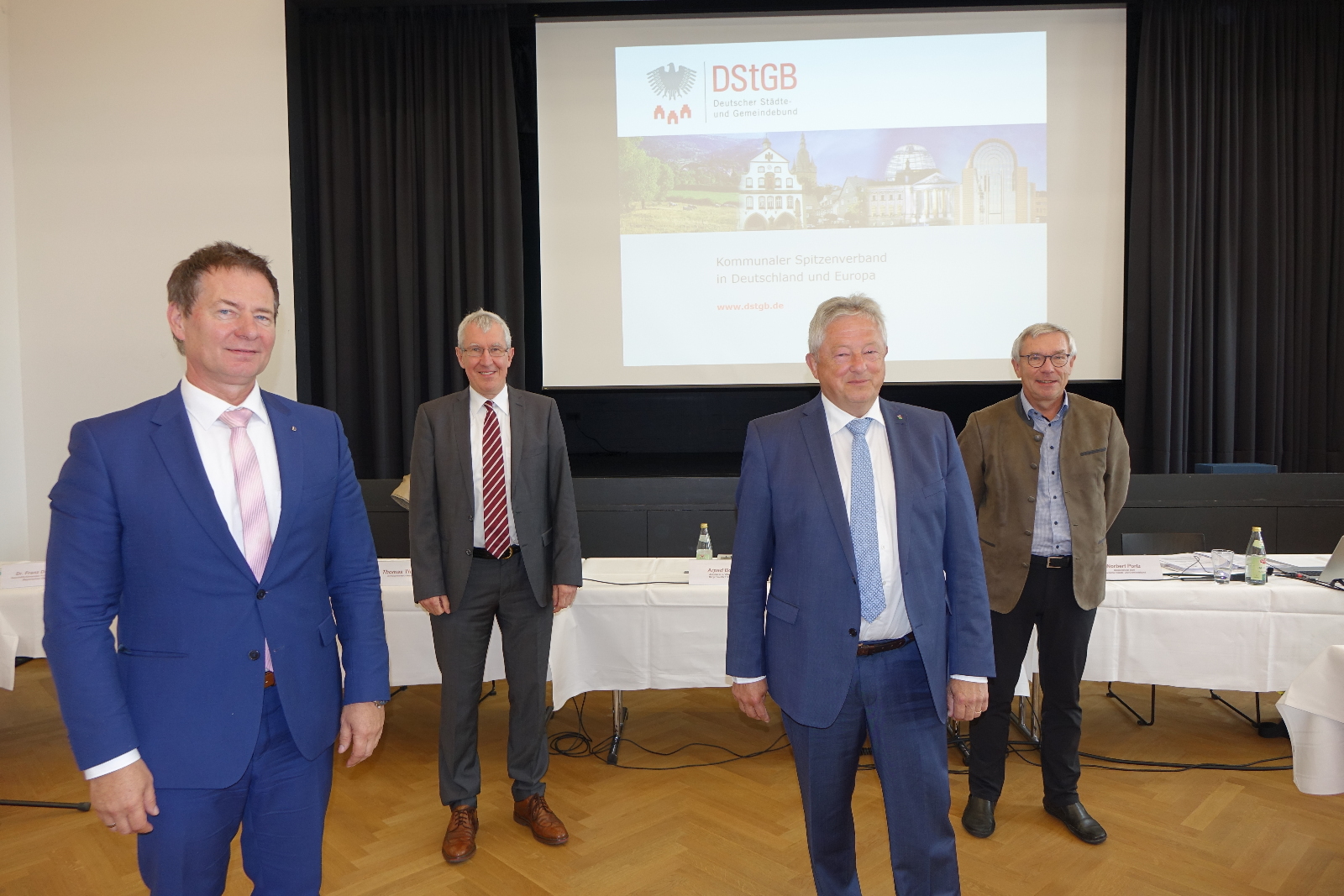 Leider haben wir keinen Alternativtext zu diesem Bild, aber wir arbeiten daran.