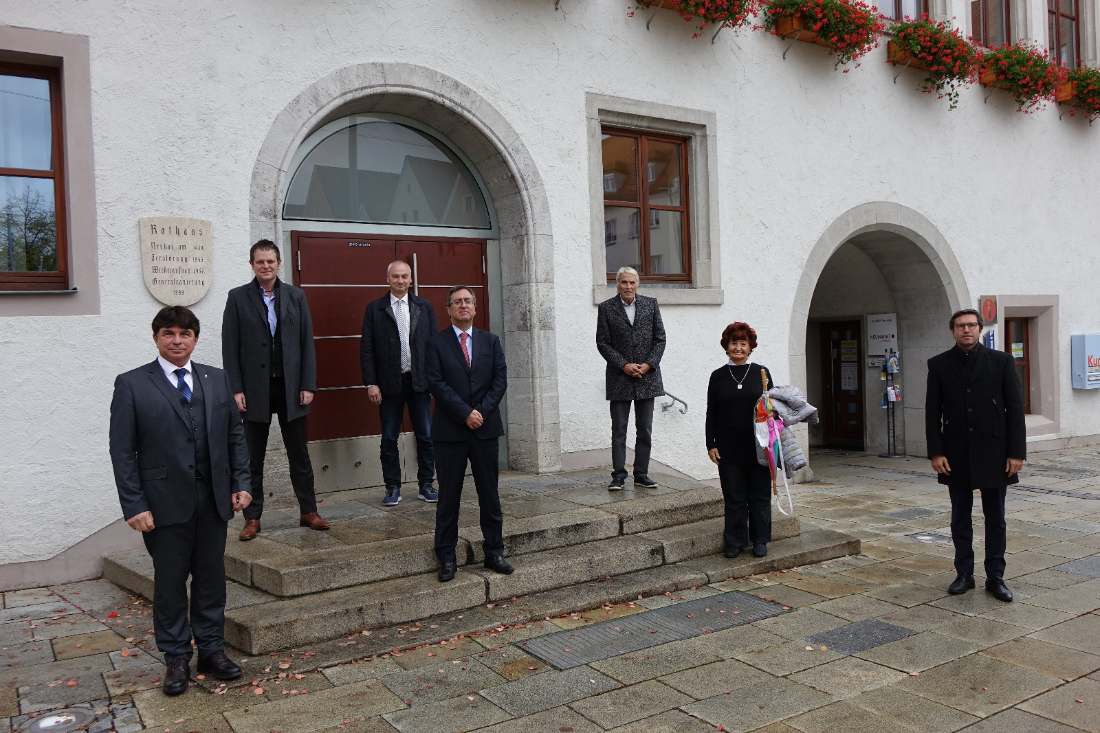 Besuch im Rathaus; Turgay Hilmi, Martin Meier, Günter Stagat, Serdar Deniz, Rainer Hortolani, Birsen Stürmer und Marco Gmelch (von links) Leider haben wir keinen Alternativtext zu diesem Bild, aber wir arbeiten daran.