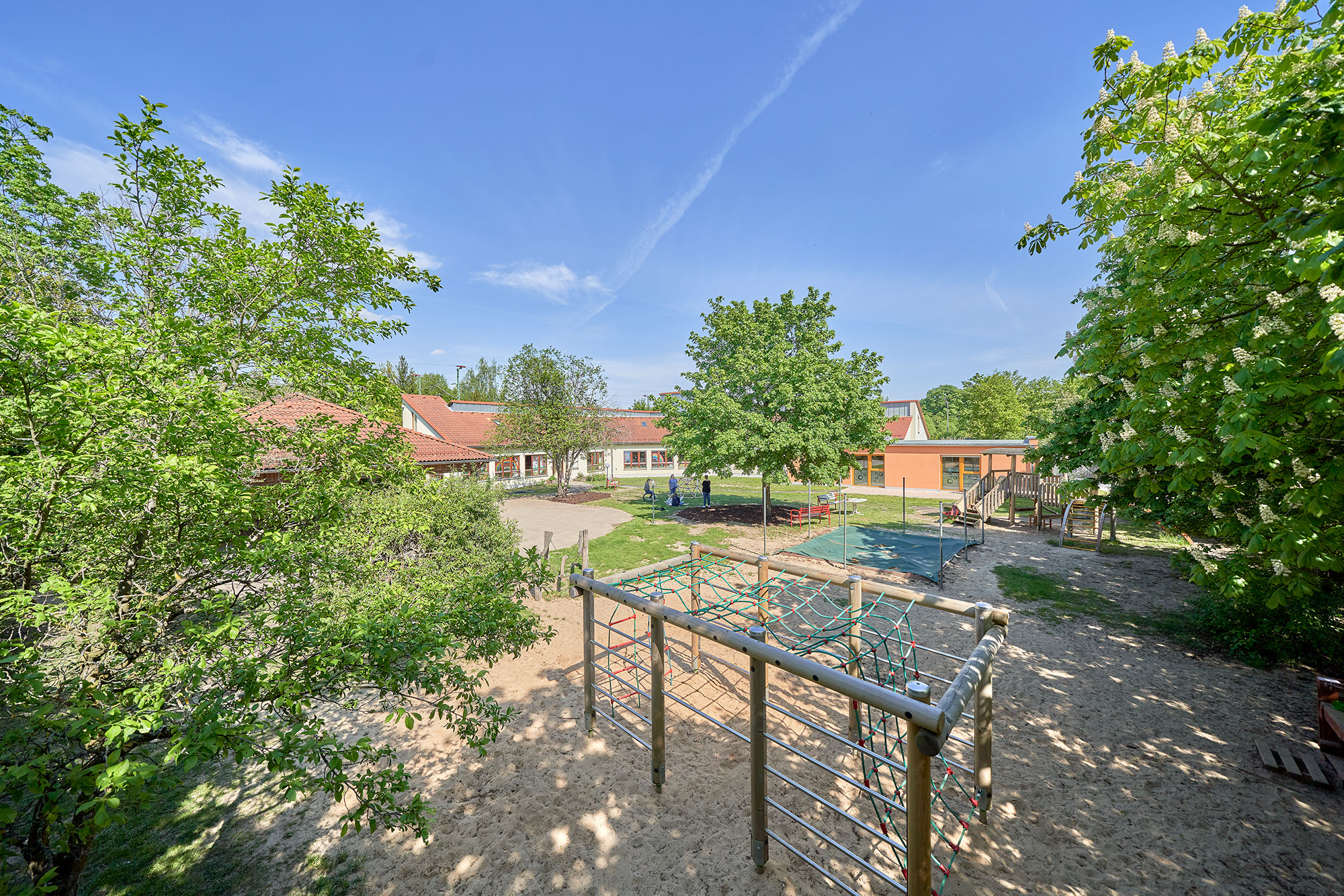 Donauer Kinderhaus Garten.jpg Leider haben wir keinen Alternativtext zu diesem Bild, aber wir arbeiten daran.
