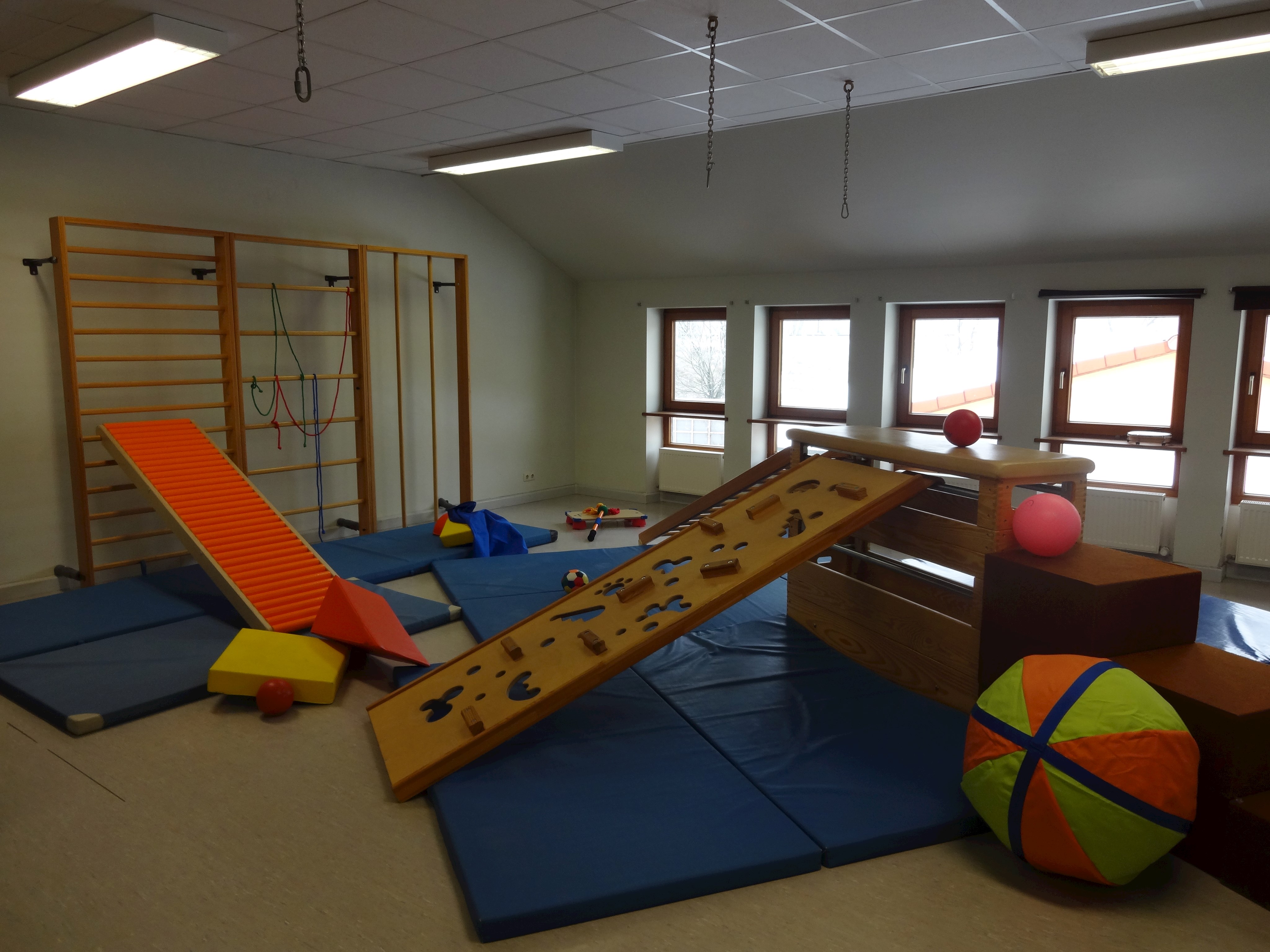 Donauer Kinderhaus Turnraum.JPG Leider haben wir keinen Alternativtext zu diesem Bild, aber wir arbeiten daran.