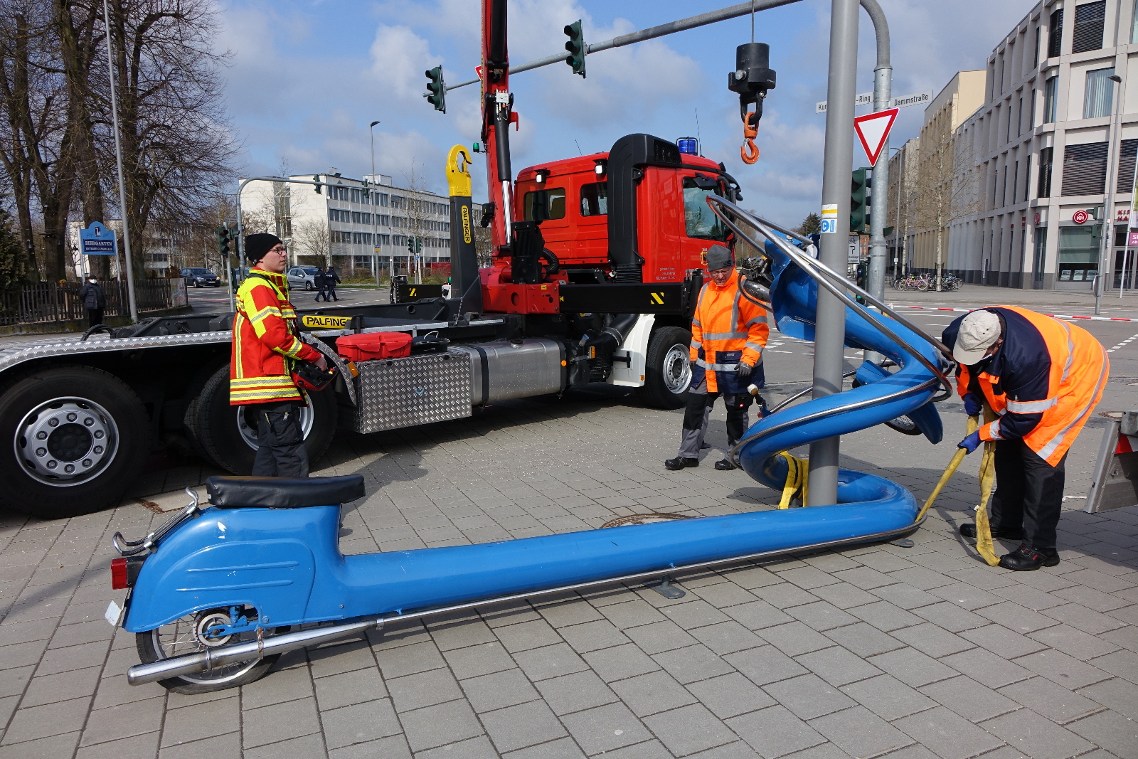 Bluebird sicher gelandet Leider haben wir keinen Alternativtext zu diesem Bild, aber wir arbeiten daran.