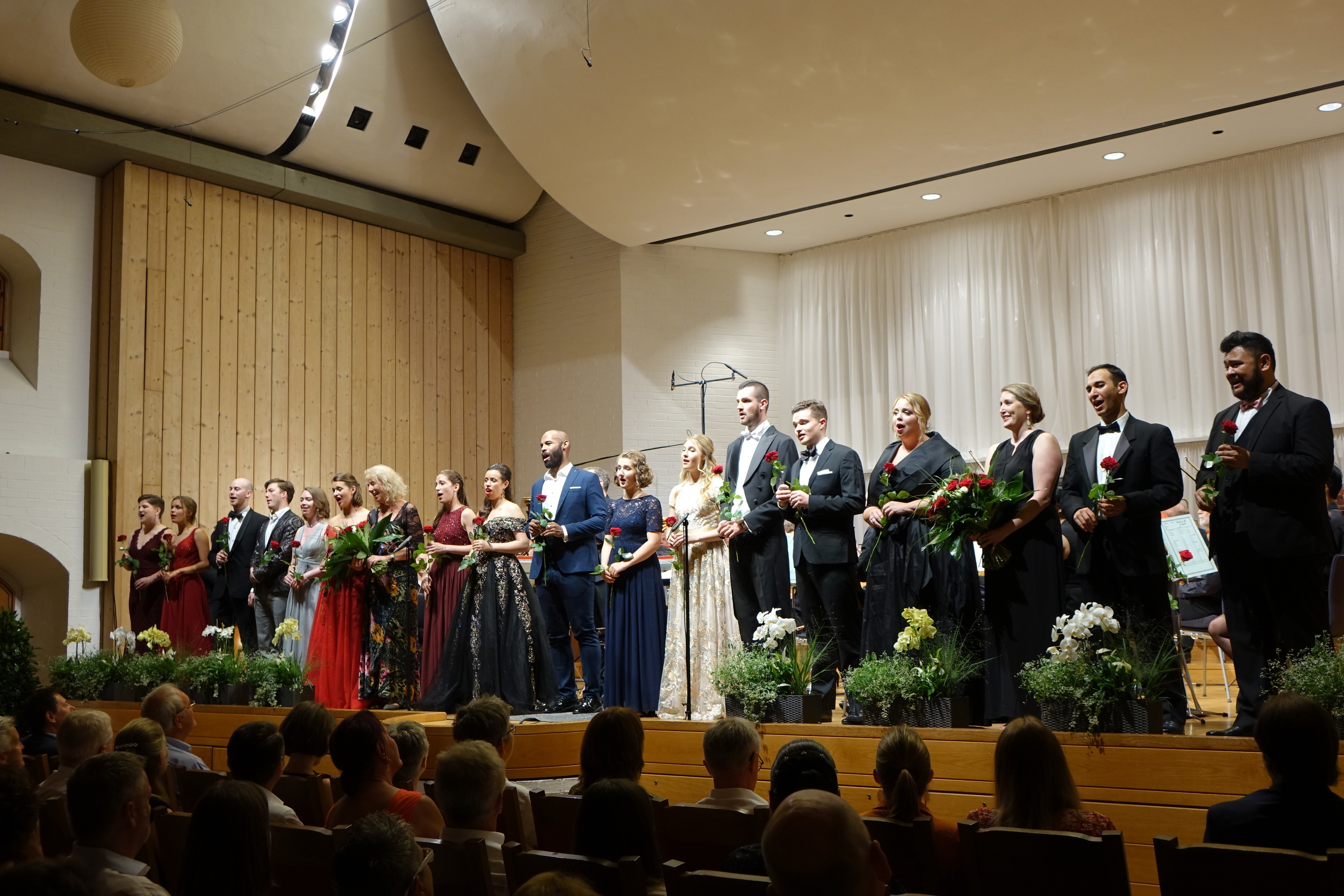 Das Abschiedslied Until we meet again im Jahr 2019 verwies eigentlich auf das Wiedersehen bei der IMA 2020. Aber bis es bei einem IMA-Konzert wieder Publikum im Reitstadel geben wird, dauert es noch ein weiteres Jahr
Foto: Dr. Franz Janka/Stadt Neumarkt Leider haben wir keinen Alternativtext zu diesem Bild, aber wir arbeiten daran.