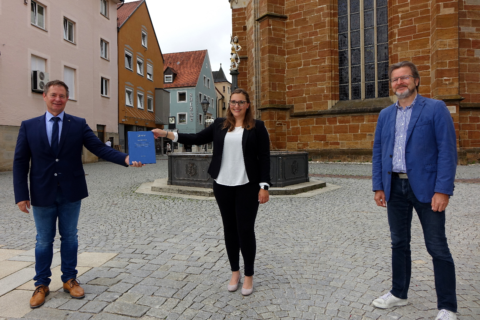 Leider haben wir keinen Alternativtext zu diesem Bild, aber wir arbeiten daran.
