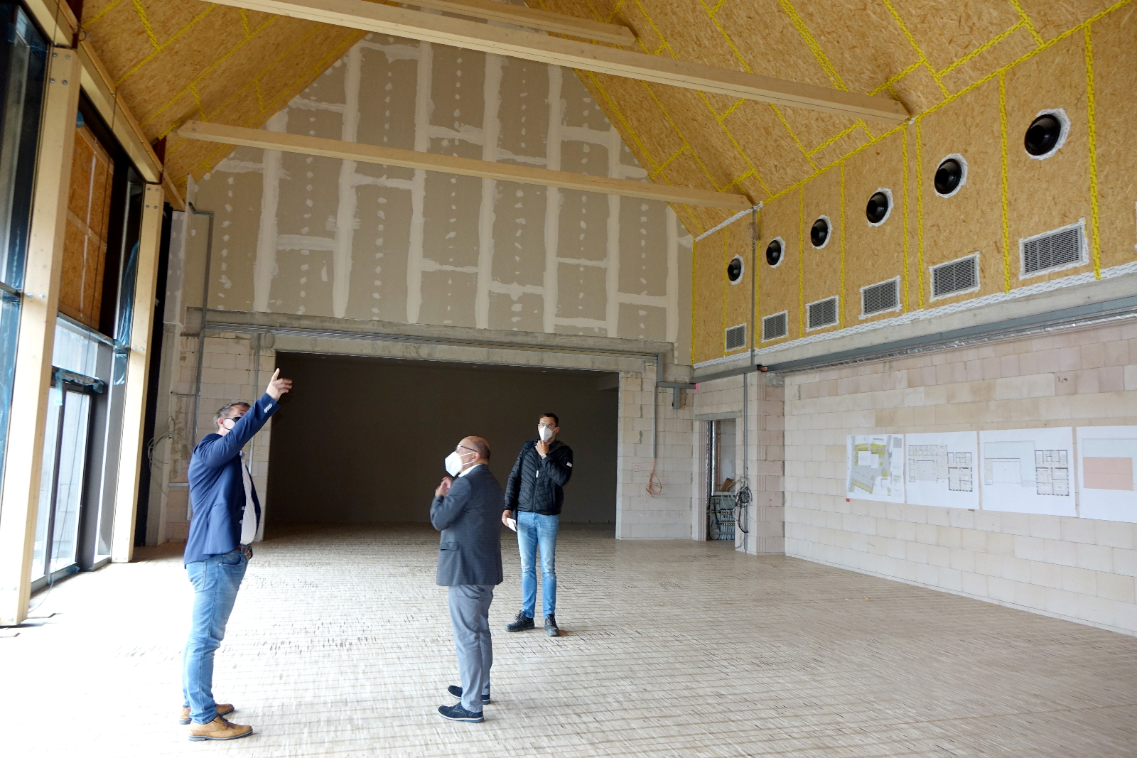 Der Saal mit rund 7 Meter Höhe Leider haben wir keinen Alternativtext zu diesem Bild, aber wir arbeiten daran.