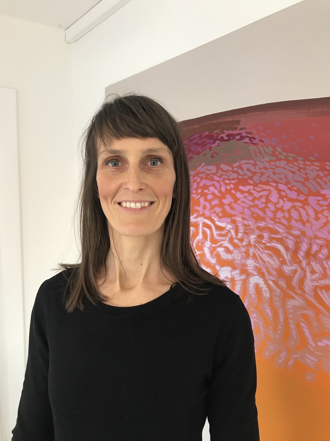 Dr. Maria Schindelegger, Leiterin des Museums DASMAXIMUM KunstGegenwart, Traunreut. Foto: M. Schindelegger Leider haben wir keinen Alternativtext zu diesem Bild, aber wir arbeiten daran.