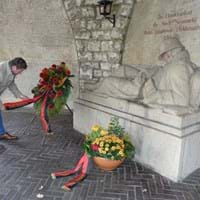 Kranzniederlegung am Kriegerdenkmal.jpg (1)