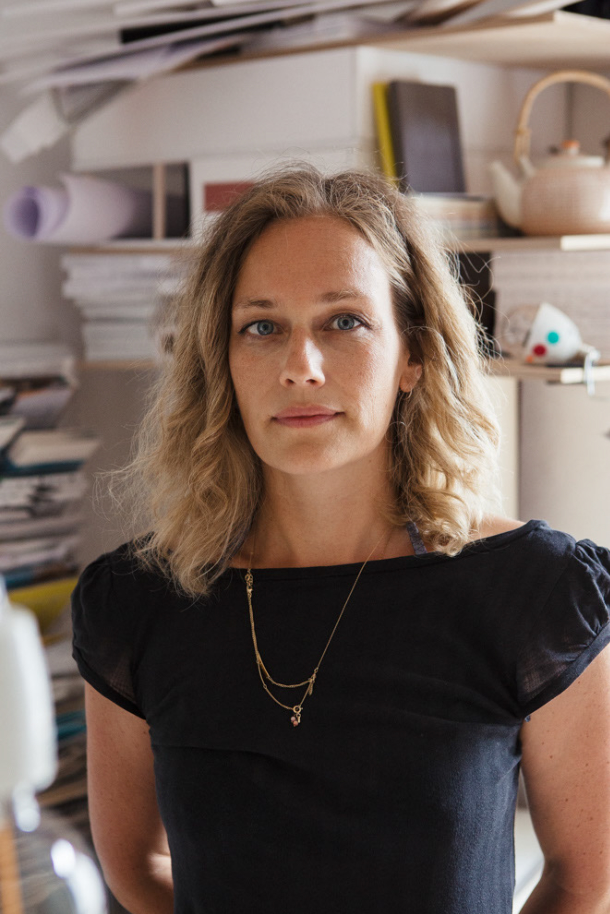 Kunsthistorikerin Juliette Israël, Foto Sonja Herpich. Leider haben wir keinen Alternativtext zu diesem Bild, aber wir arbeiten daran.