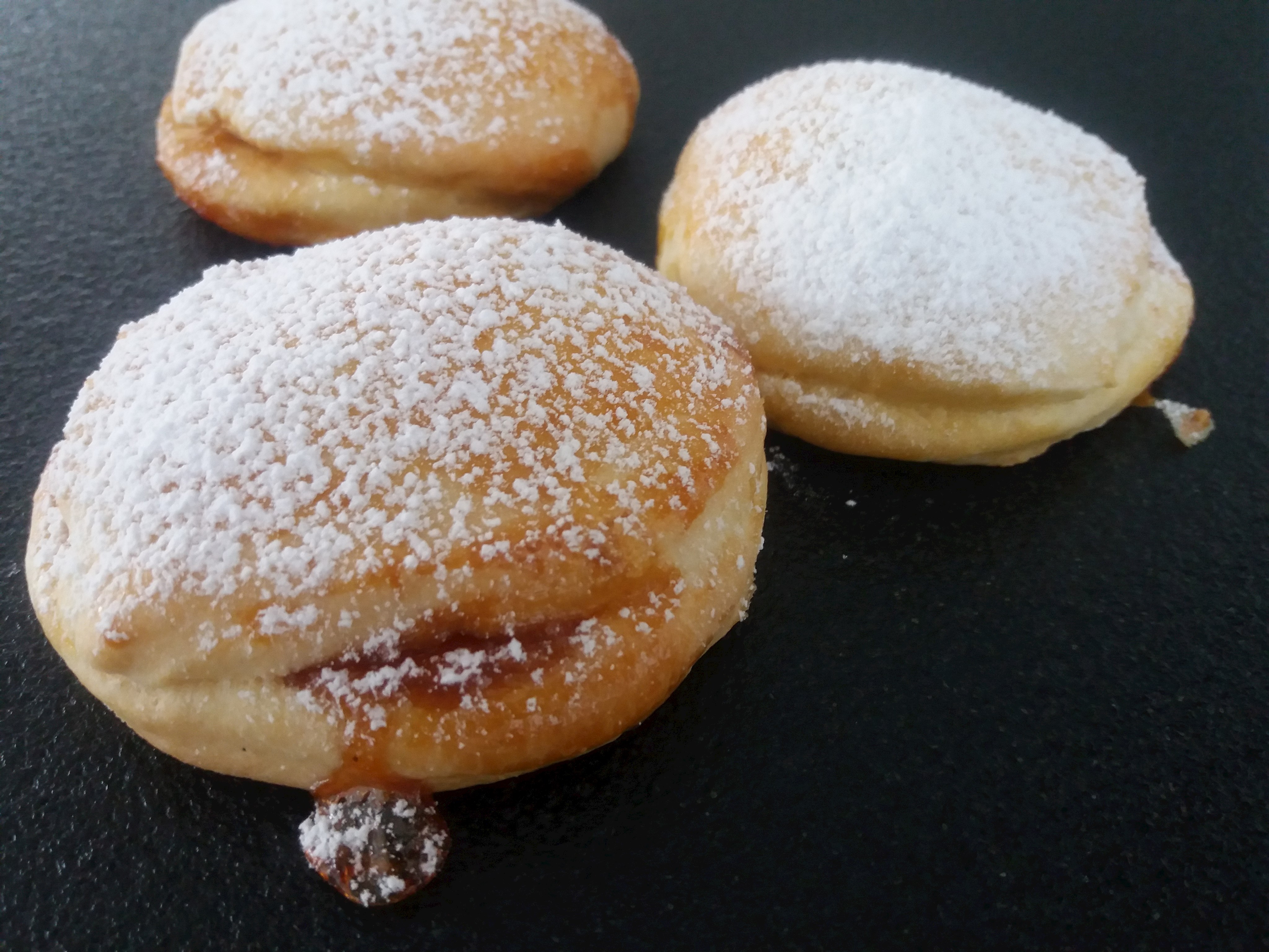 Bild „Krapfen“ von Anna Gleinig Leider haben wir keinen Alternativtext zu diesem Bild, aber wir arbeiten daran.