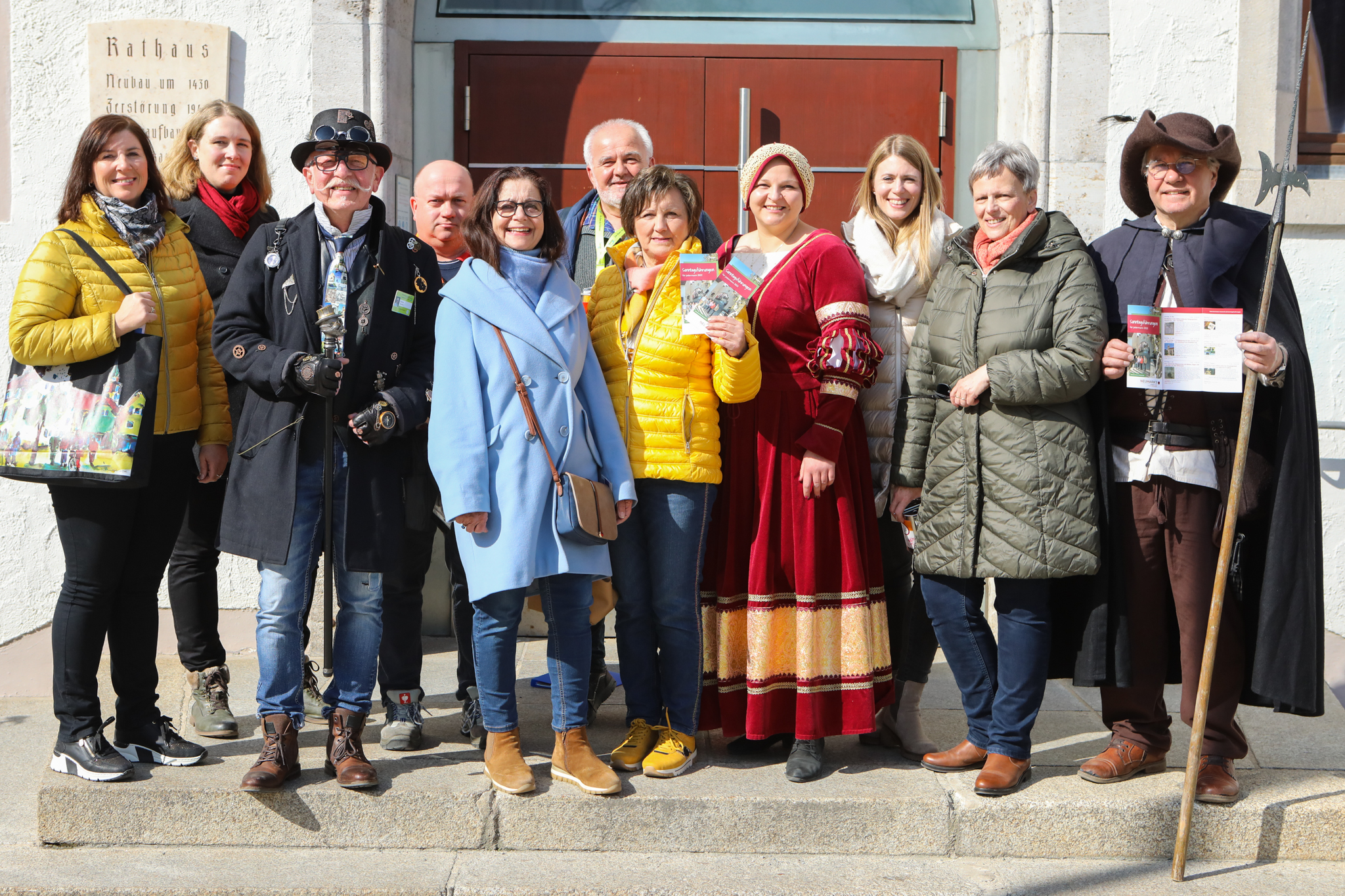 Gästeführer Stadt Neumarkt_Sonntagsführungen_(c)amory@salzmannfotografie.de_2022_AfTNM_Stadtführer_2048-6.jpg Leider haben wir keinen Alternativtext zu diesem Bild, aber wir arbeiten daran.