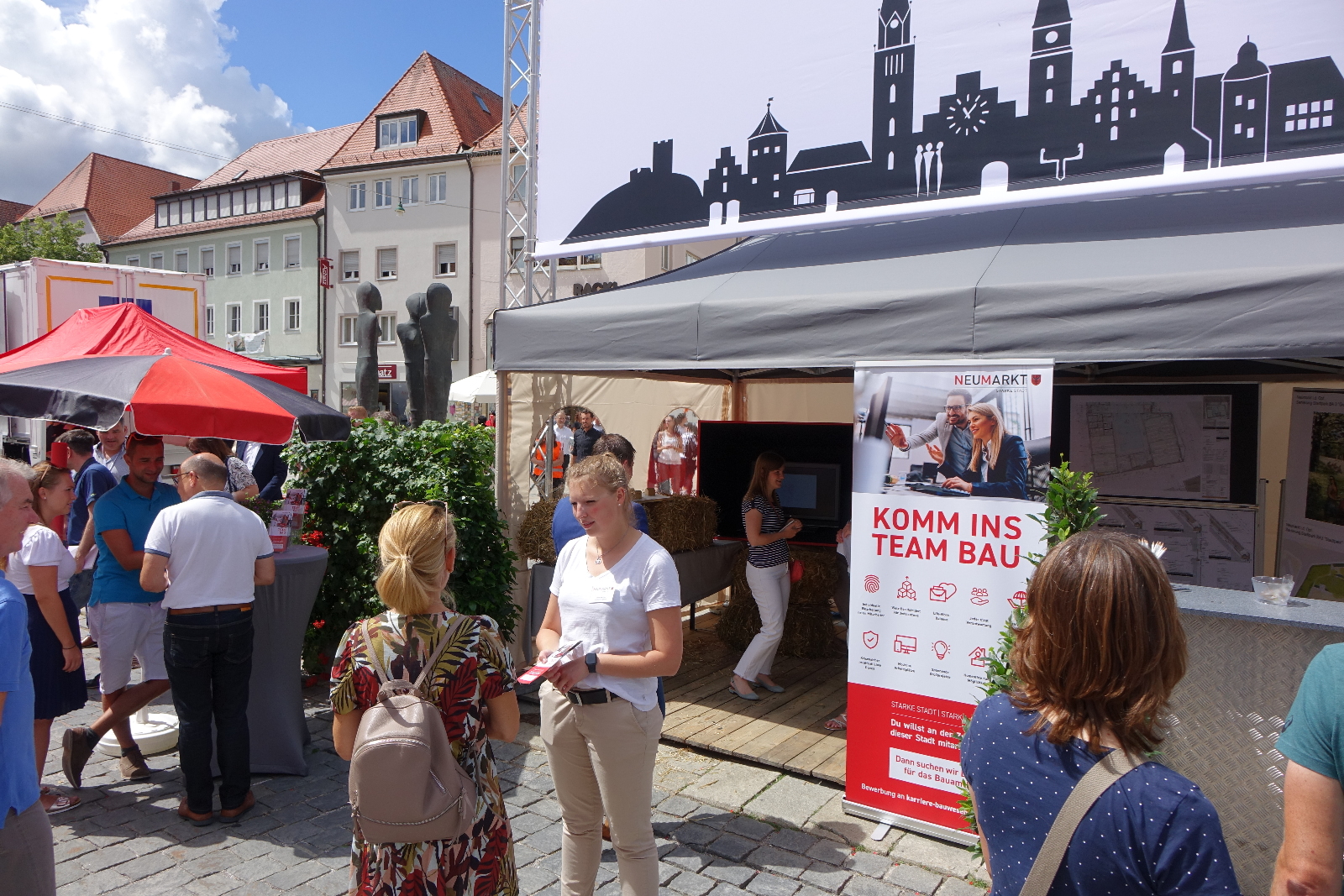 Auch die Stadt wirbt um Mitarbeiter, Fotos: Dr. Franz Janka/Stadt Neumarkt Leider haben wir keinen Alternativtext zu diesem Bild, aber wir arbeiten daran.