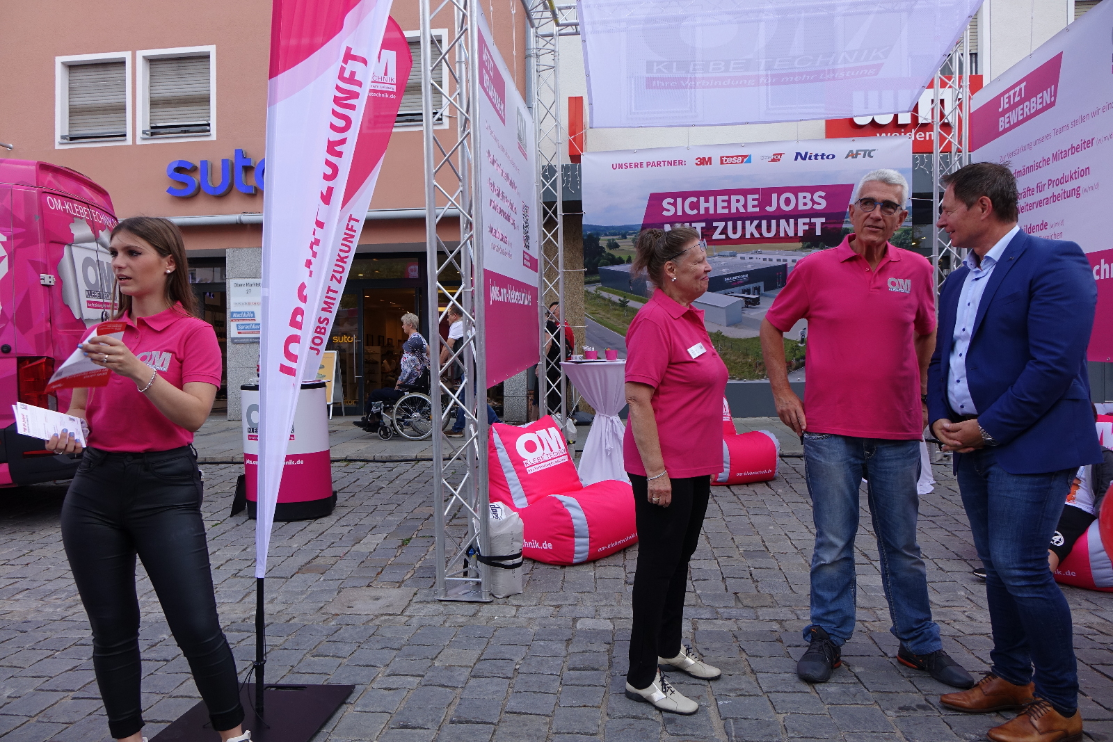 Leider haben wir keinen Alternativtext zu diesem Bild, aber wir arbeiten daran.