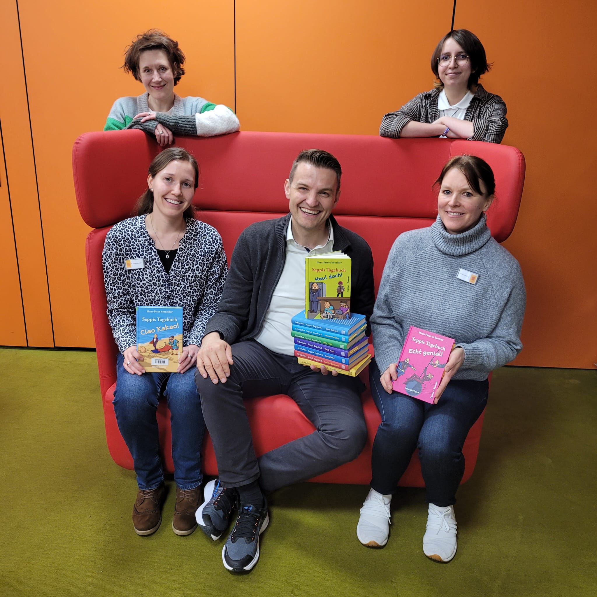 Leseerlebnis der besonderen Art: Hans-Peter Schneider zu Gast in der Stadtbibliothek