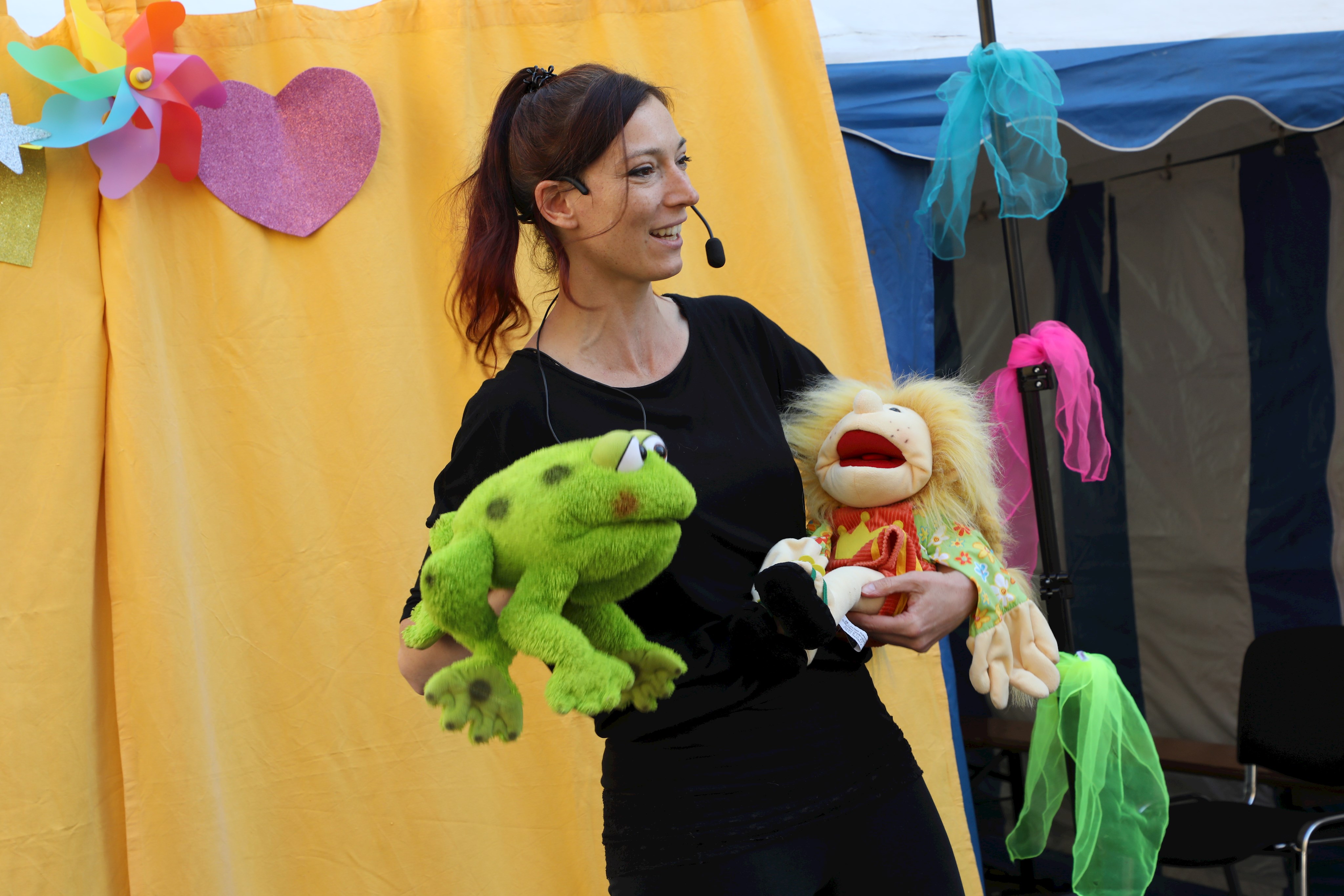 Theresa Tschira - Prinzessin Alleswill und der kluge Frosch bei Sommer im Park
