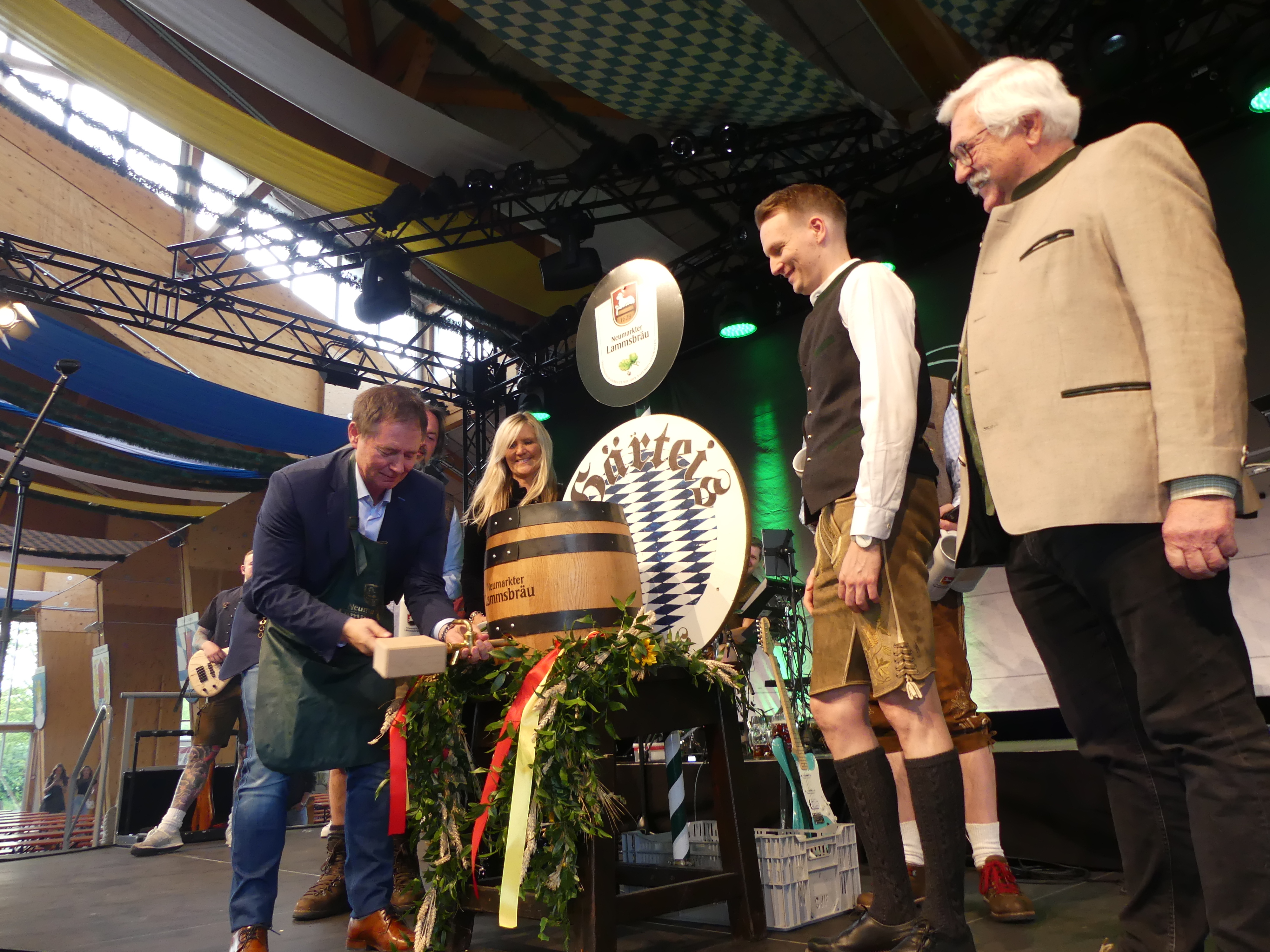 O'zapft is zum Neumarkter Frühlingsfest