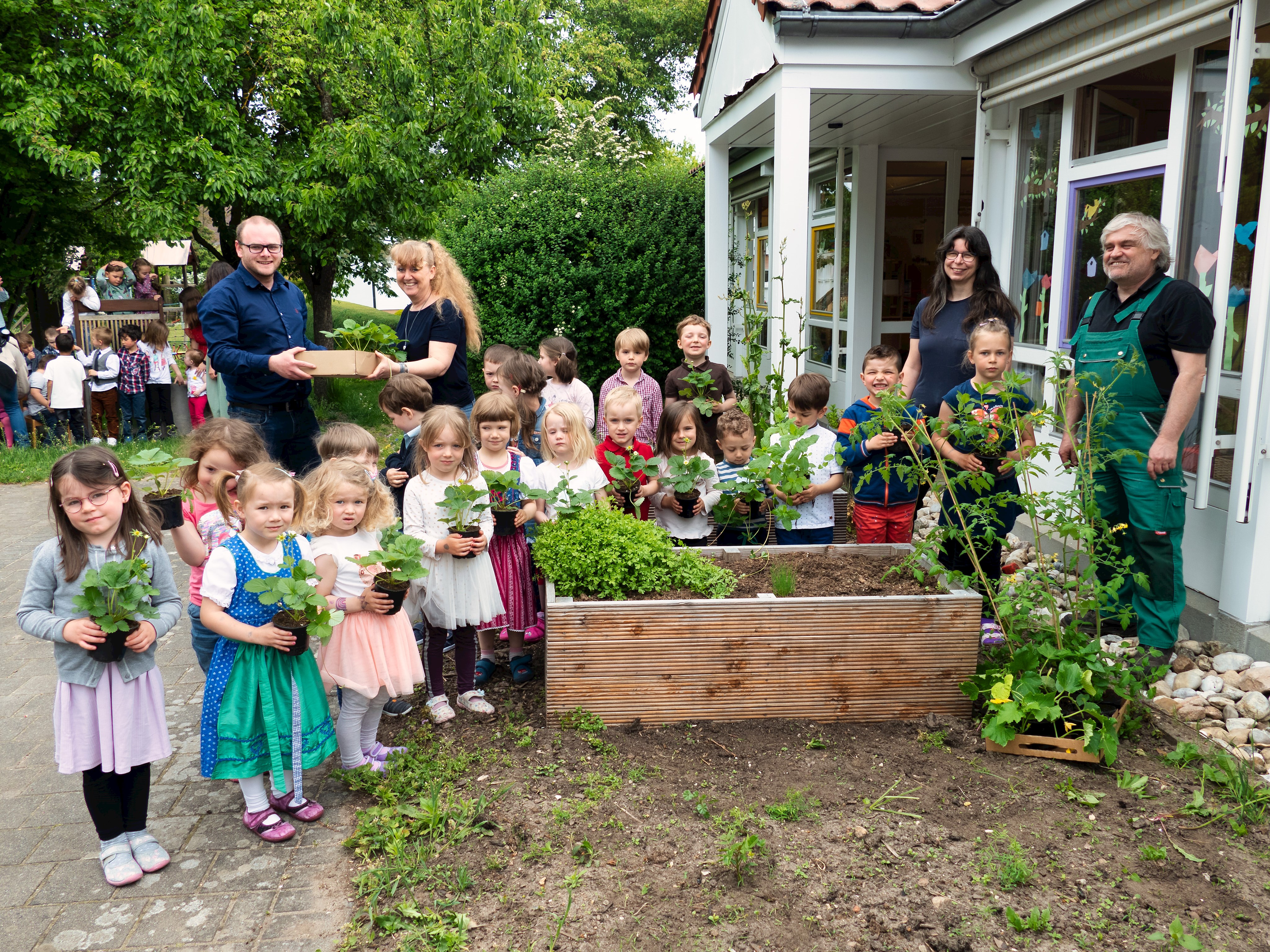 Stadt spendiert Kindergärten Pflanzen