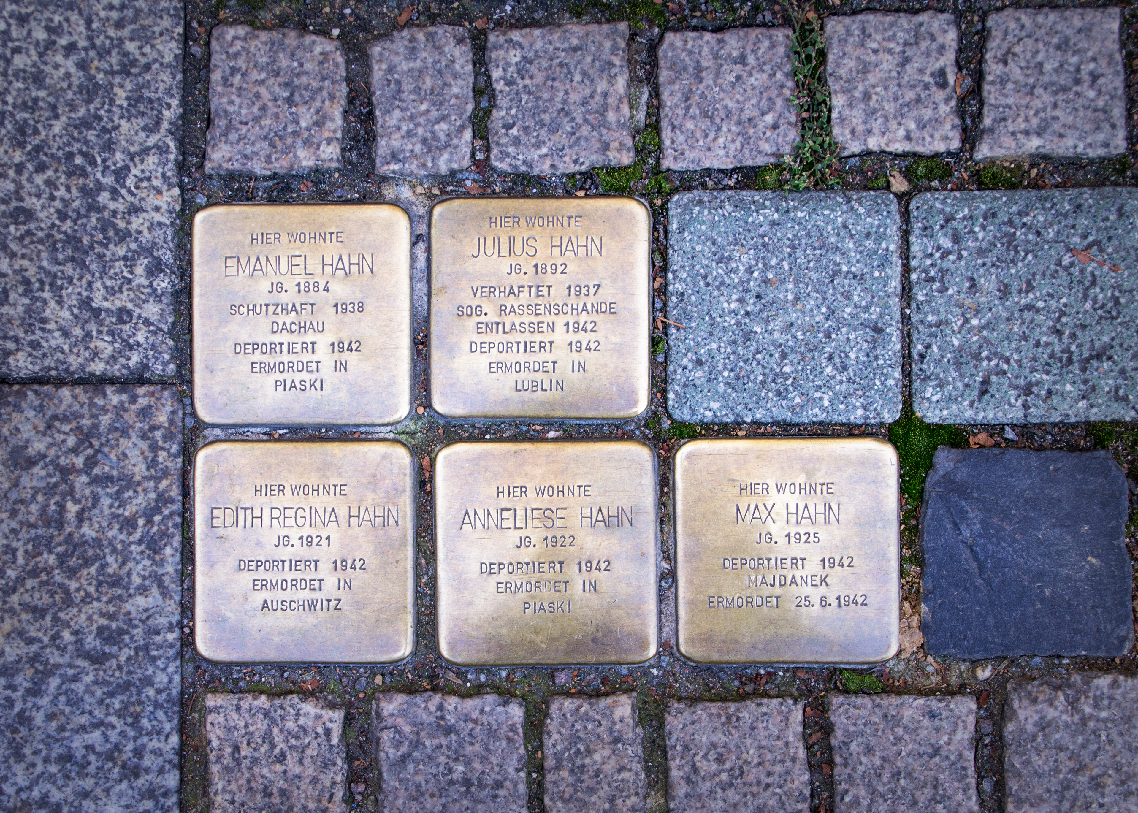 „Sonntagführung für jedermann“ befasst sich mit den „Stolpersteinen“