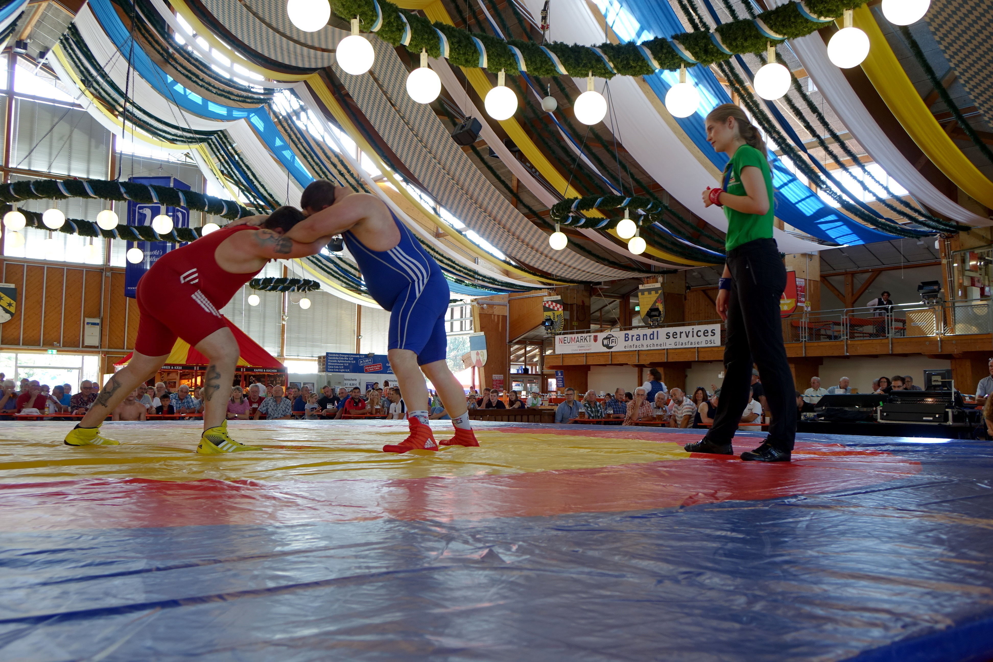 Drei Sportveranstaltungen im Rahmen des Volksfestes mit Fußball und Ringen