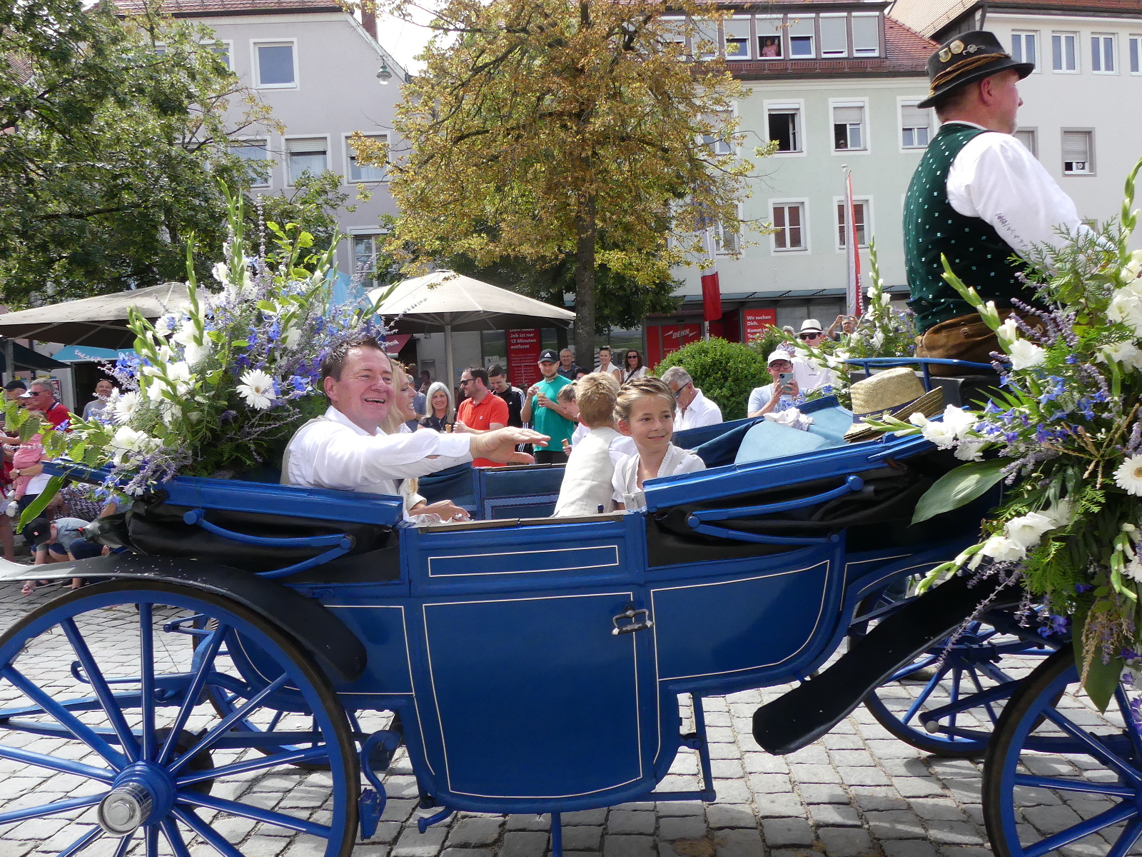 Über 20.000 Zuschauer sehen tollen Festzug beim JURA-Volksfest
