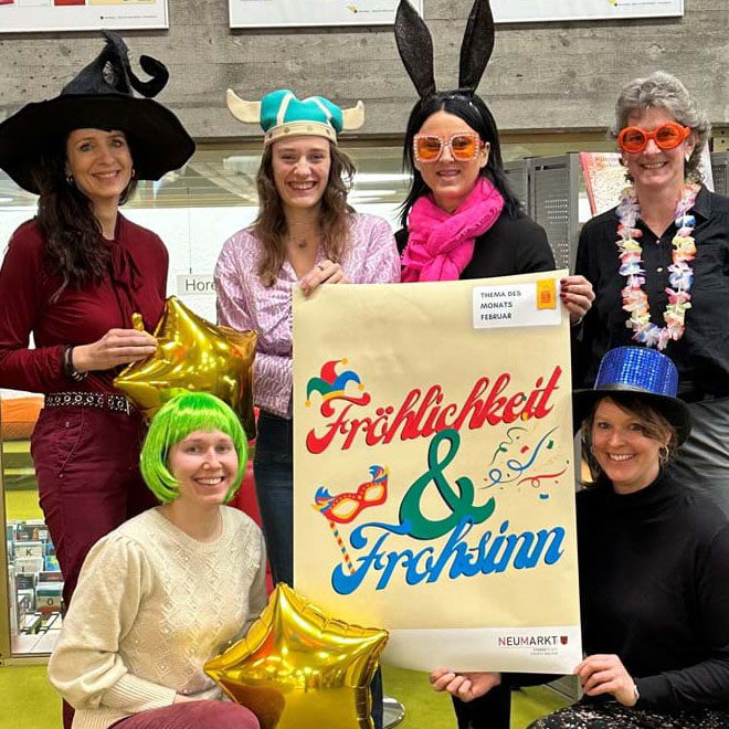 Themenausstellung in der Stadtbibliothek unter dem Motto: „Fröhlichkeit und Frohsinn“