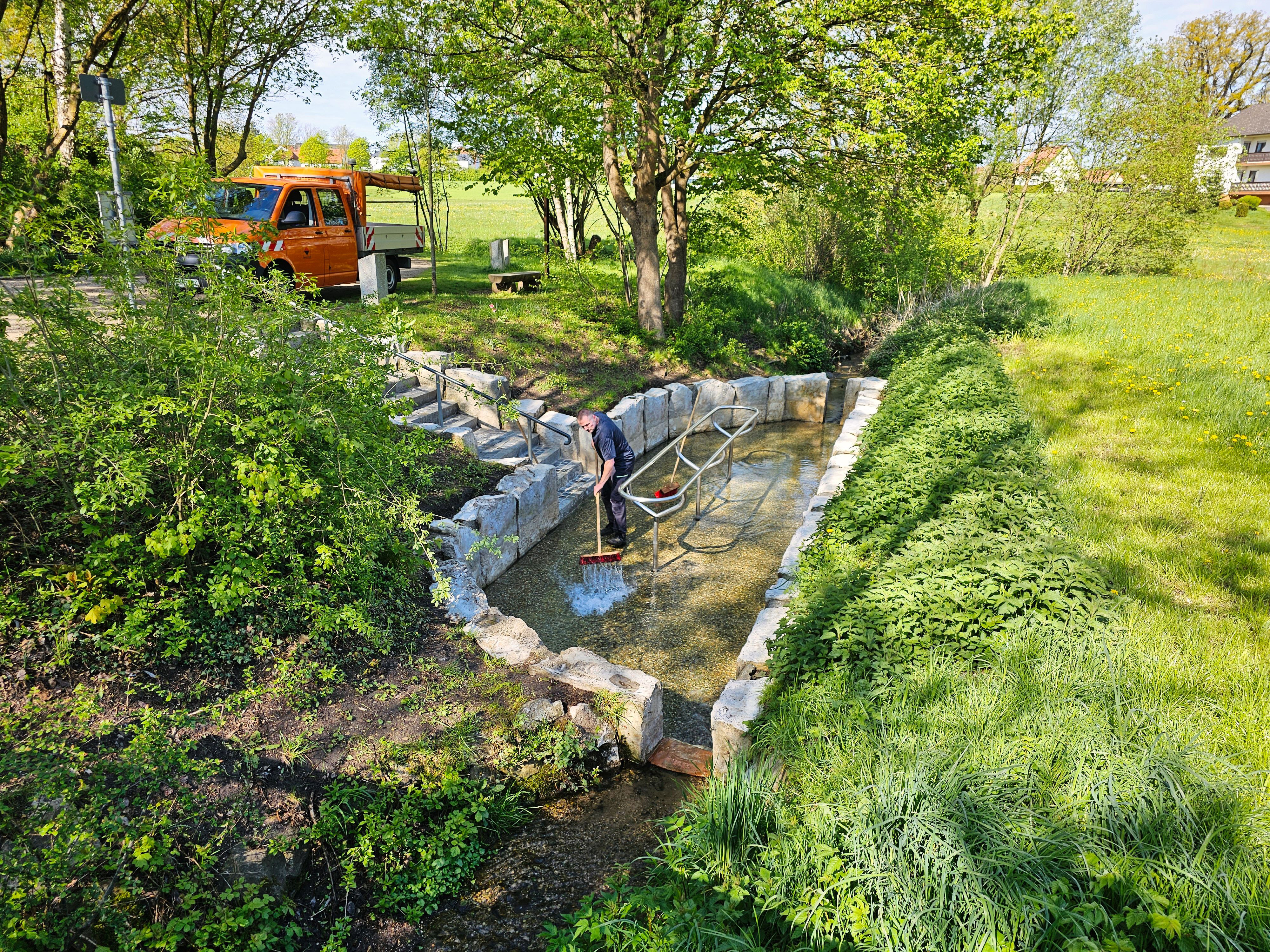 Bauhof macht Kneipp-Becken fit für Inbetriebnahme